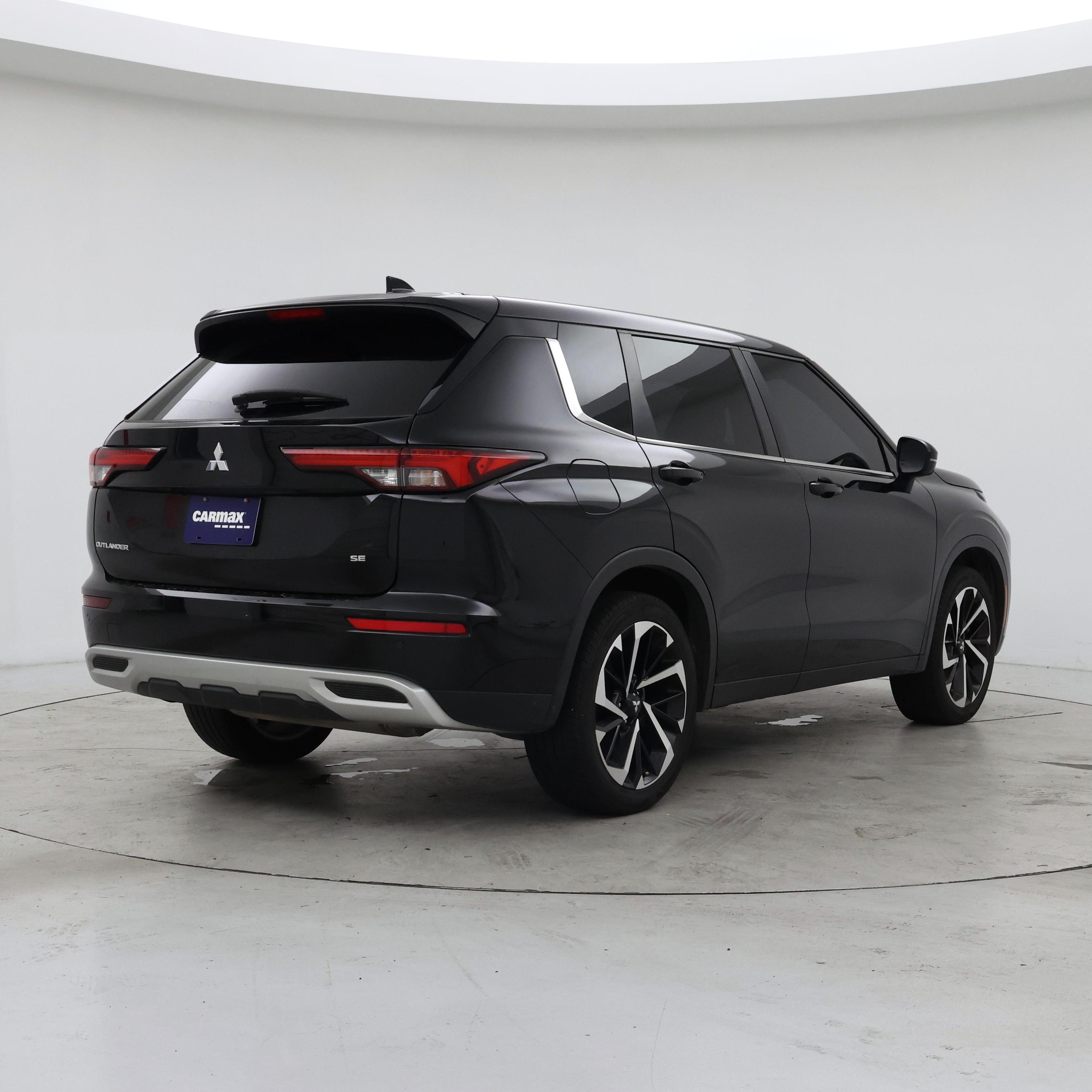 Thumbnail: 2023 Mitsubishi Outlander - 8