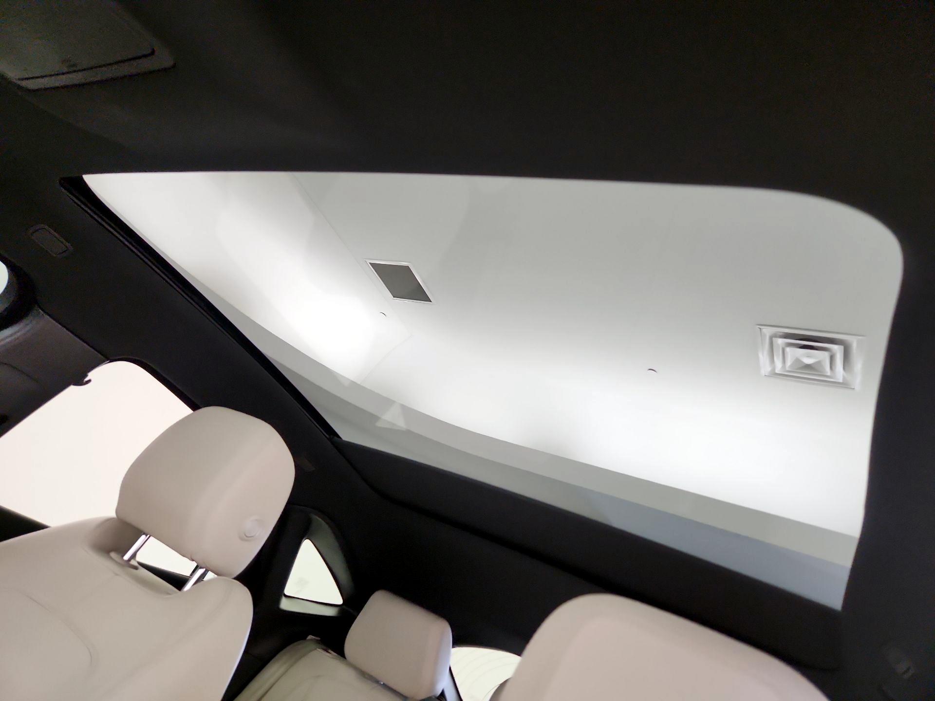 Thumbnail: 2020 Jaguar E-Pace - 19