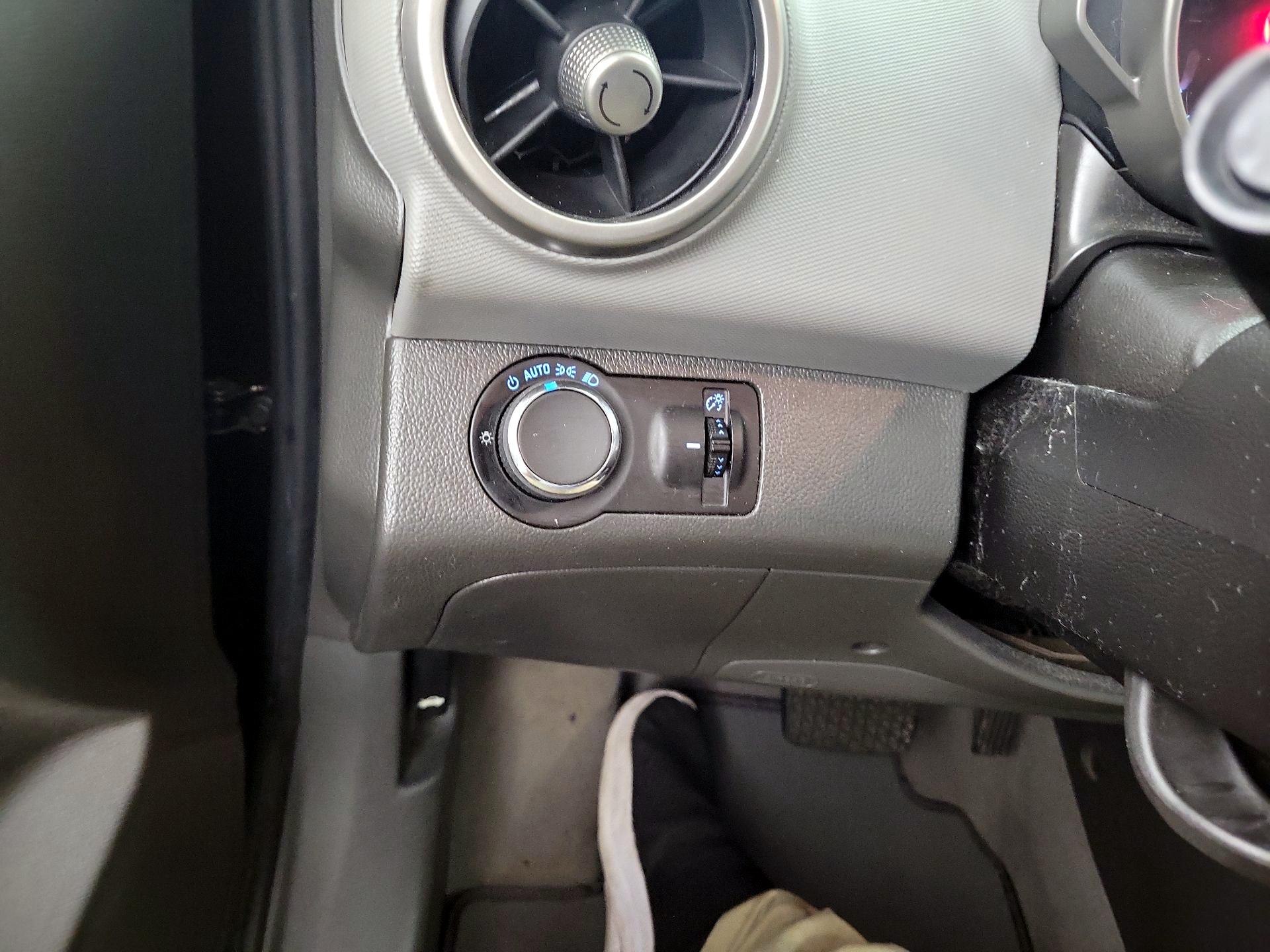 Thumbnail: 2015 Chevrolet Sonic - 11
