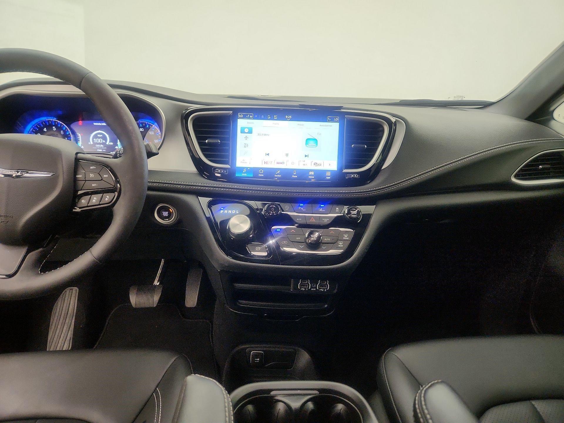Thumbnail: 2024 Chrysler Pacifica - 9