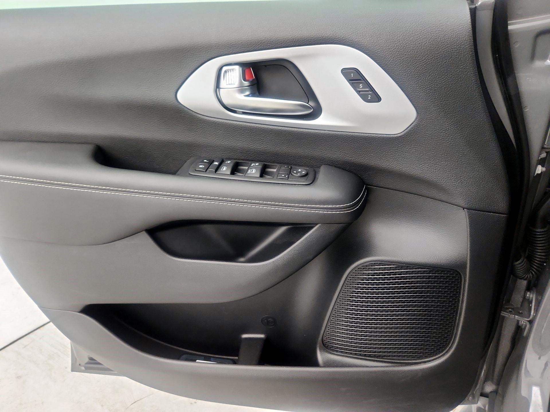 Thumbnail: 2024 Chrysler Pacifica - 12