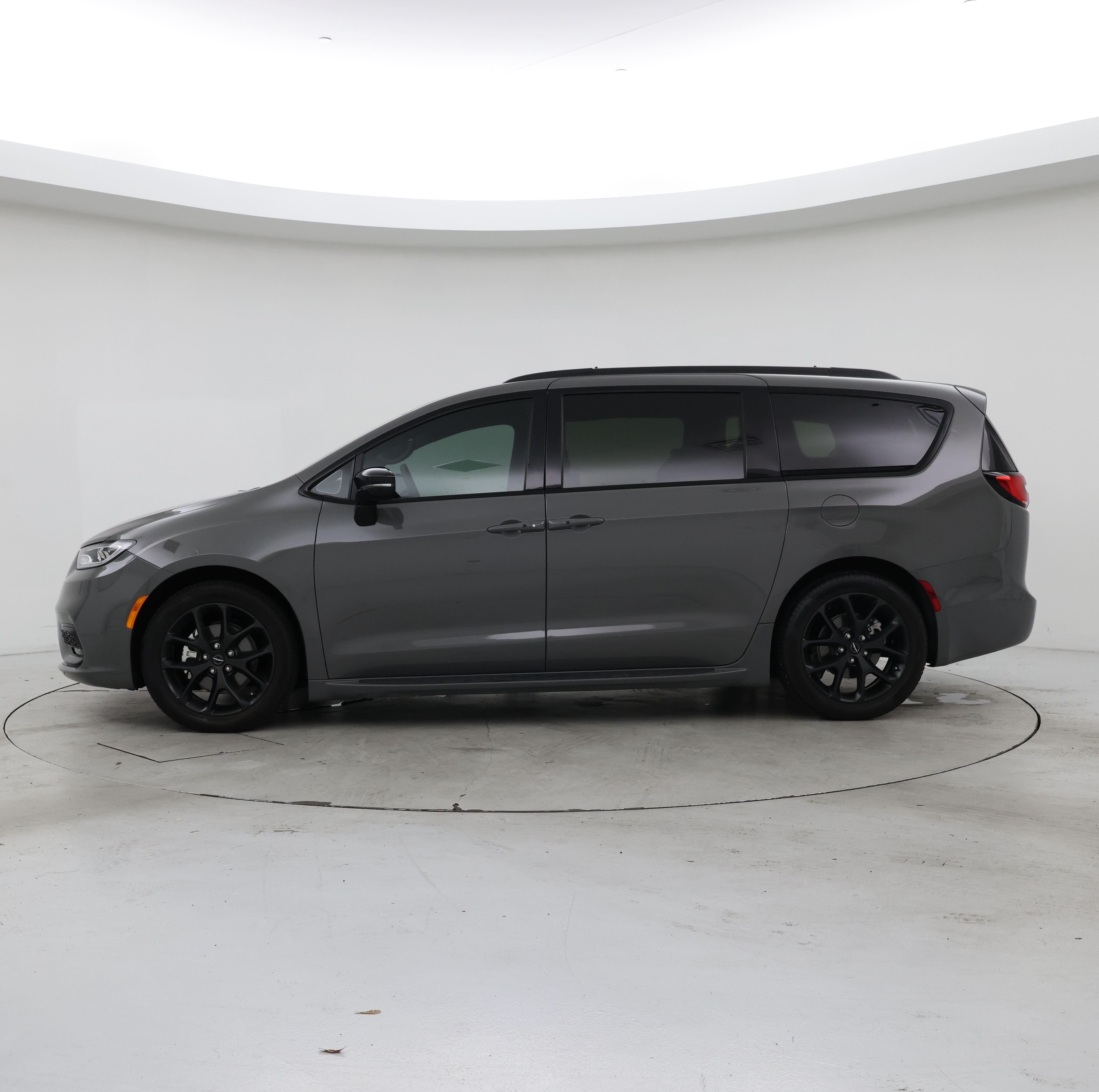 Thumbnail: 2024 Chrysler Pacifica - 3