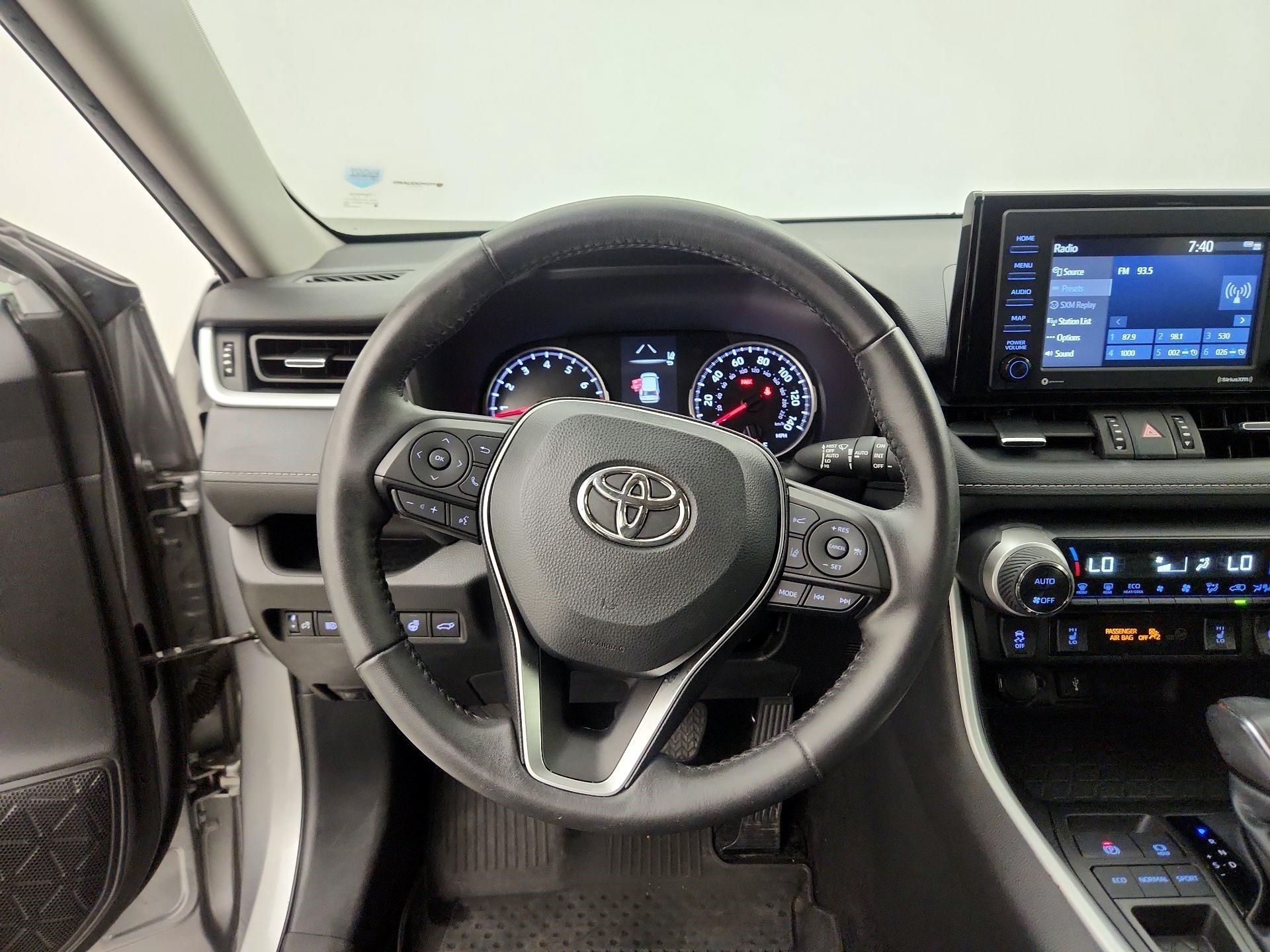 Thumbnail: 2022 Toyota RAV4 - 10