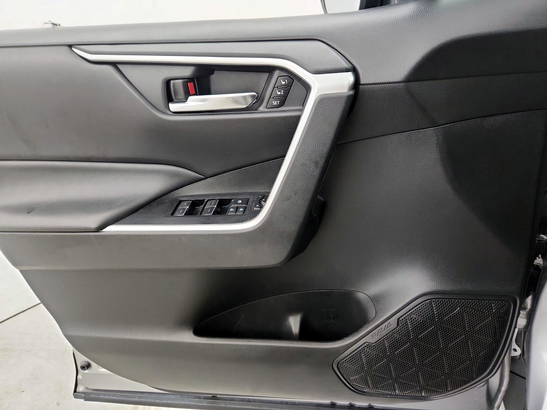 Thumbnail: 2022 Toyota RAV4 - 12
