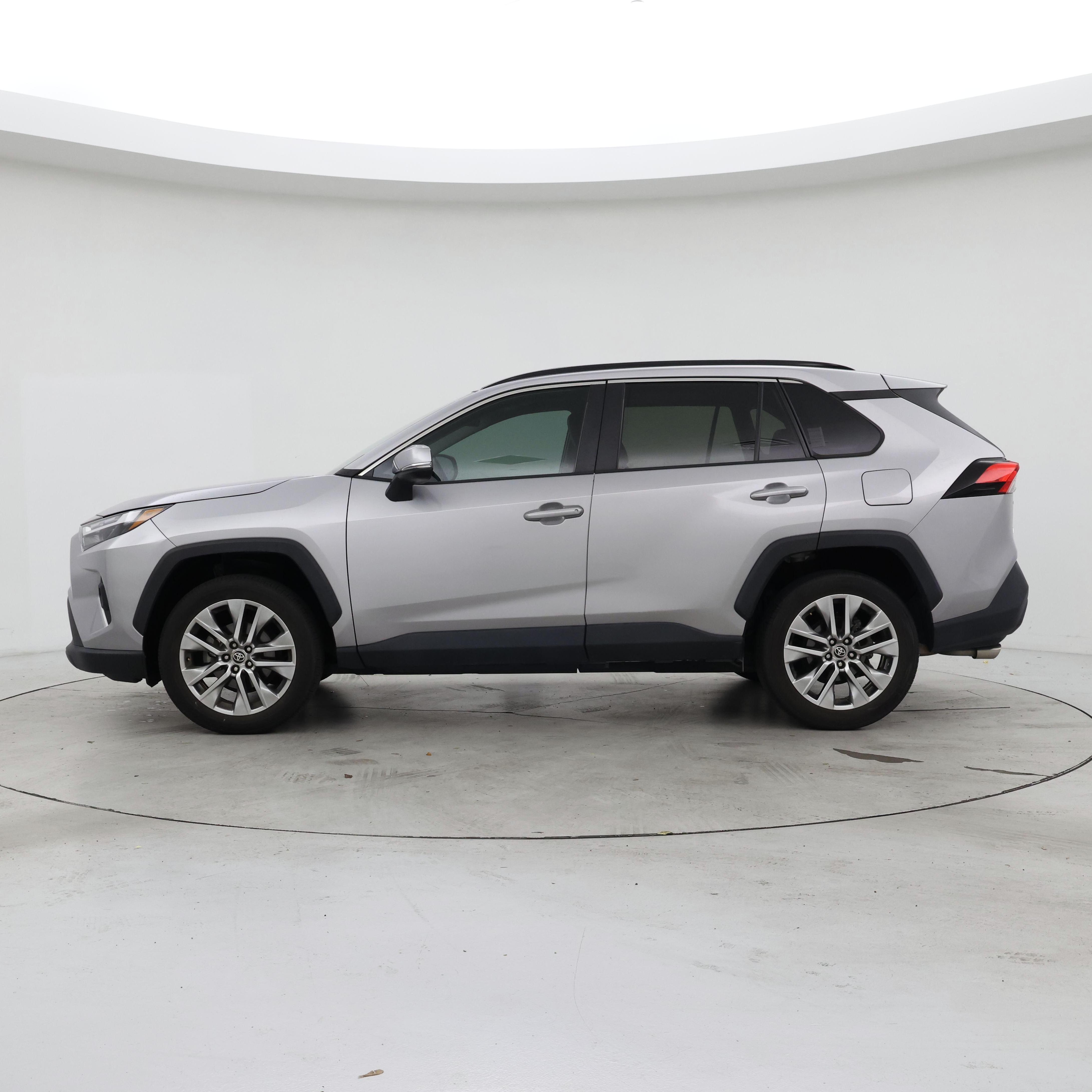 Thumbnail: 2022 Toyota RAV4 - 3