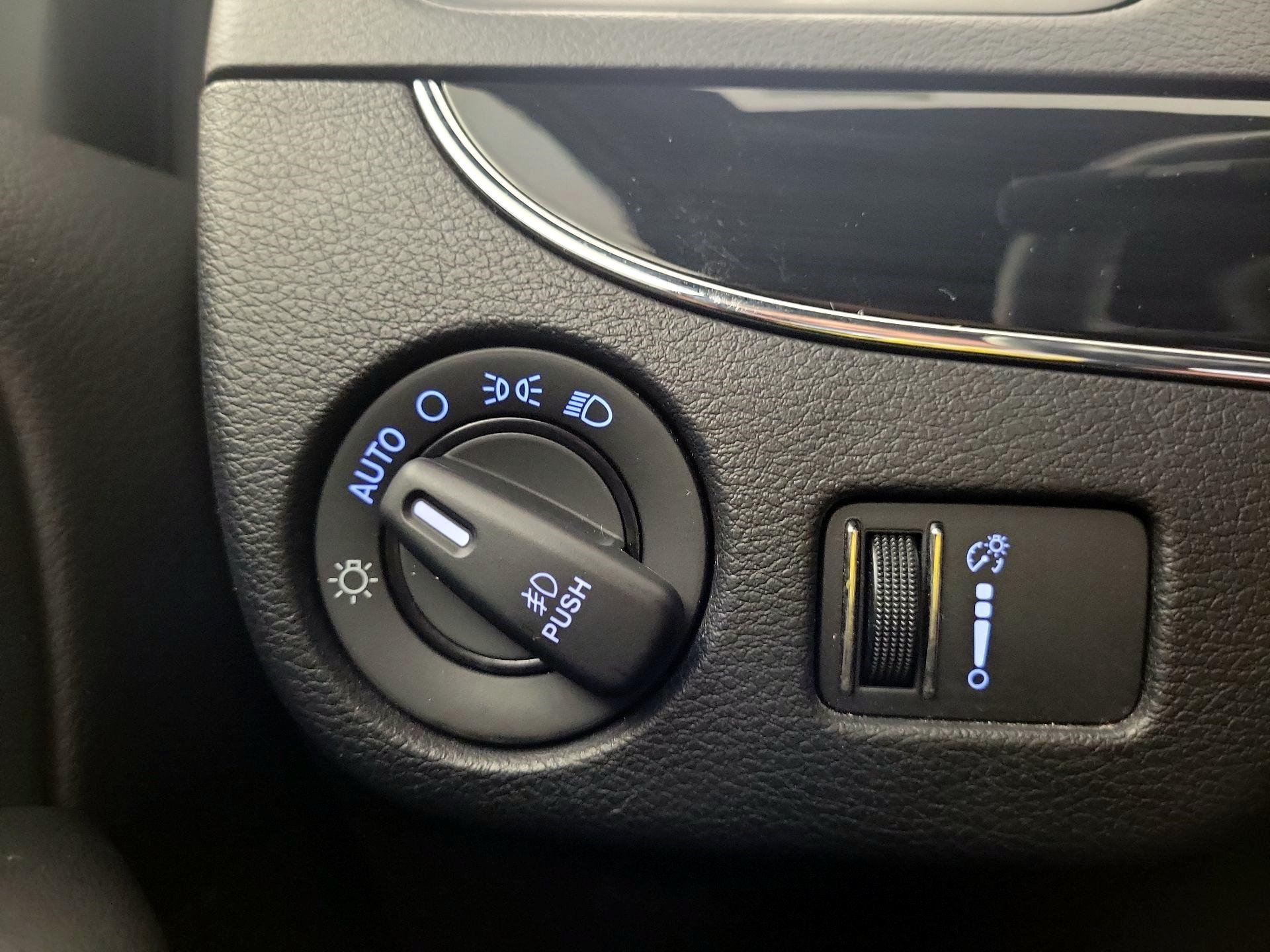 Thumbnail: 2017 Dodge Grand Caravan - 11