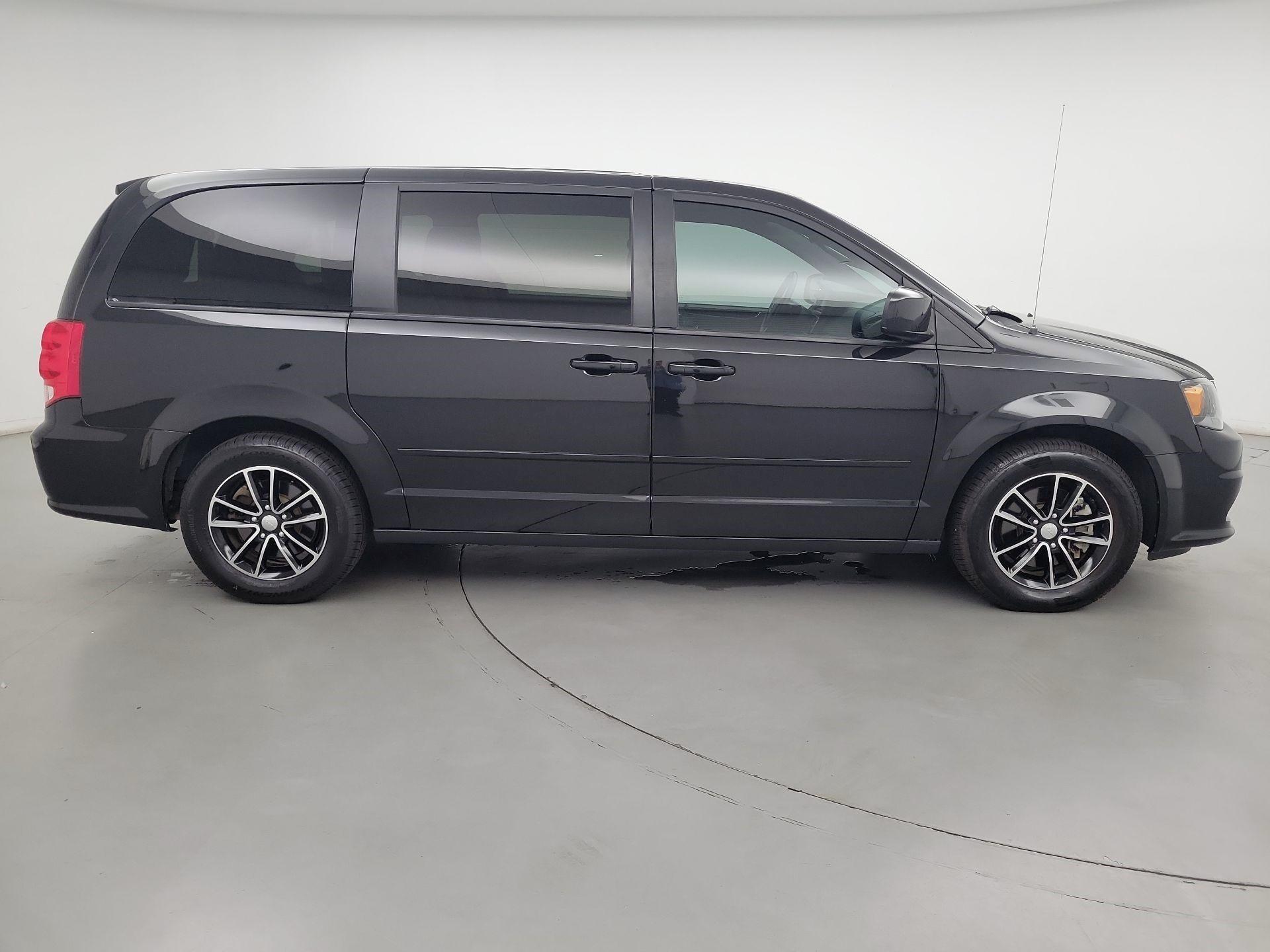Thumbnail: 2017 Dodge Grand Caravan - 4