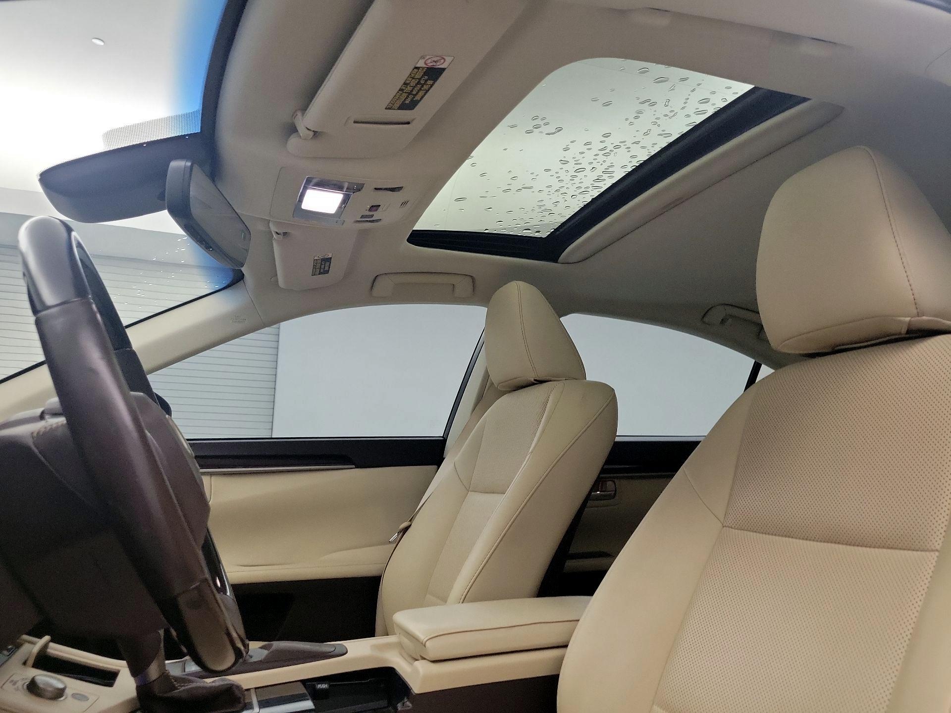 Thumbnail: 2018 Lexus ES - 17
