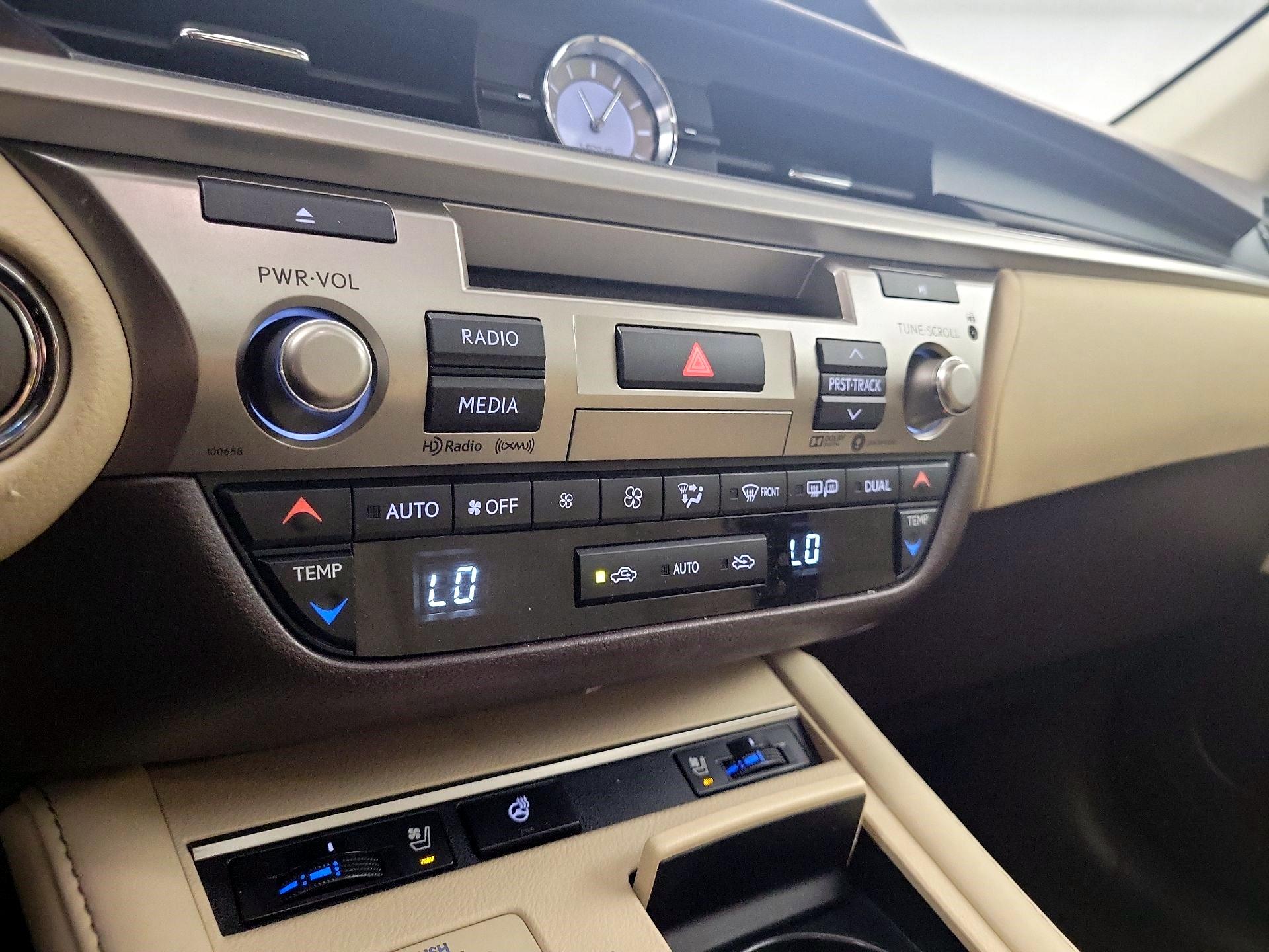 Thumbnail: 2017 Lexus ES - 15