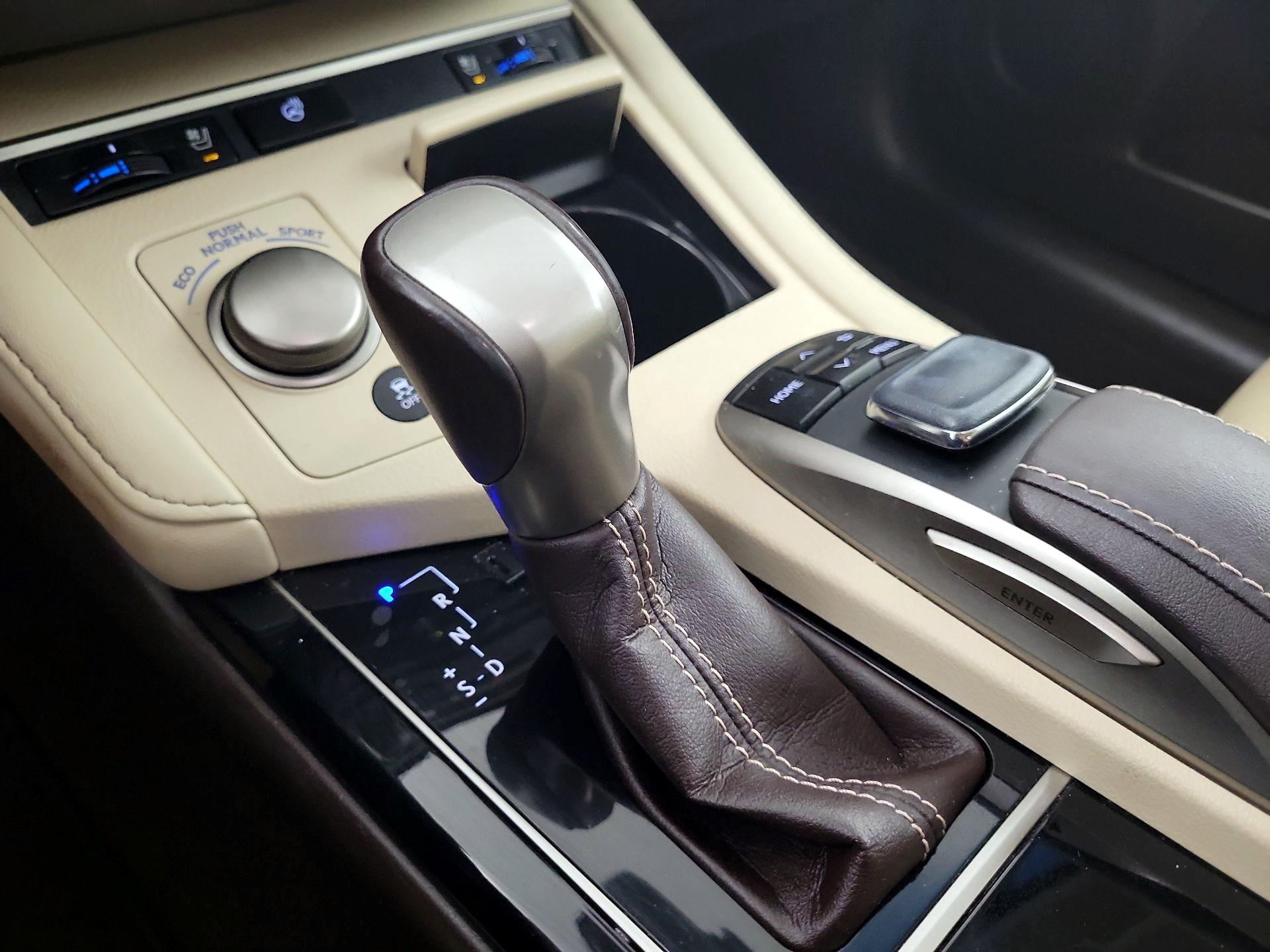 Thumbnail: 2017 Lexus ES - 16