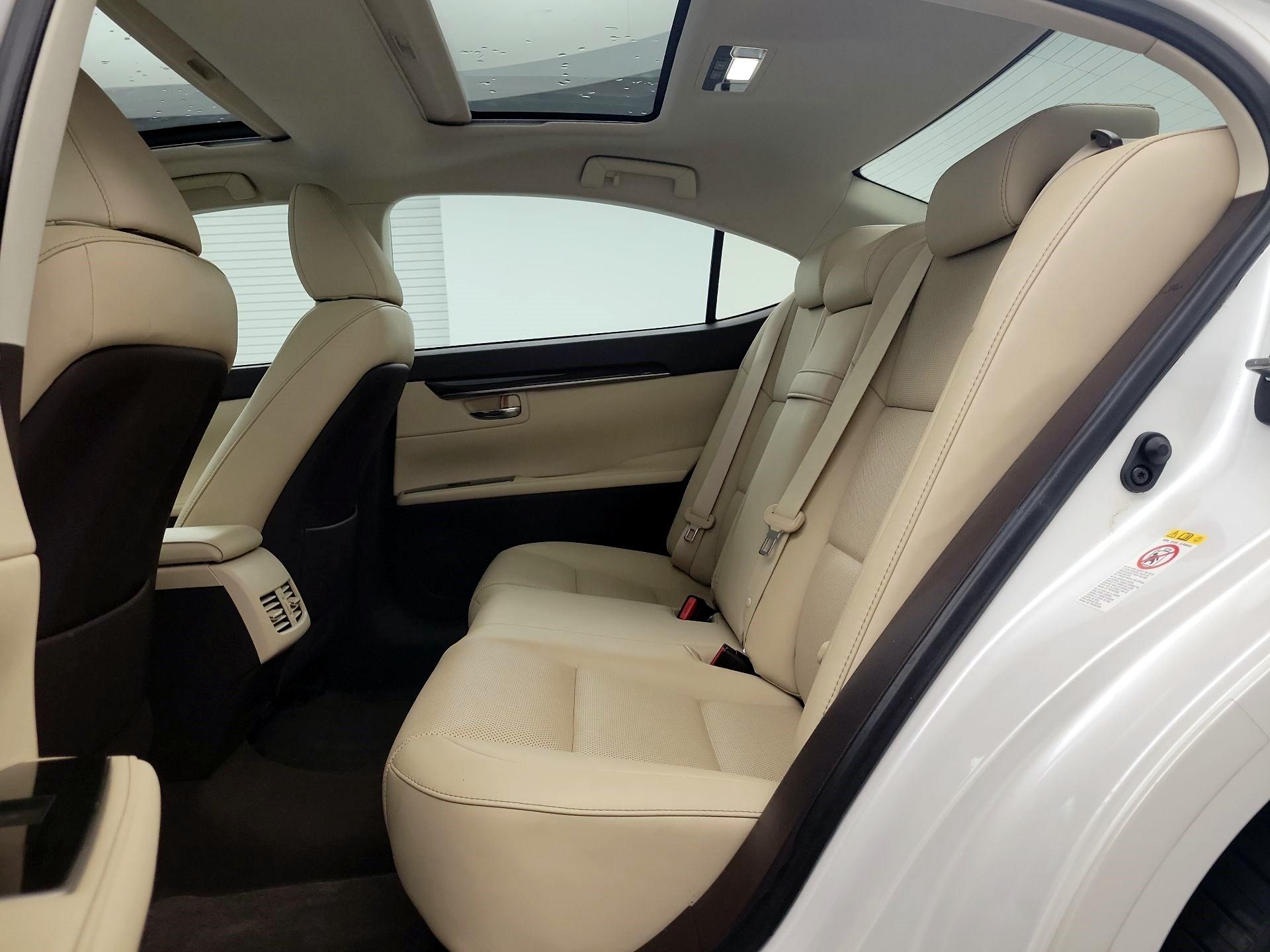 Thumbnail: 2017 Lexus ES - 19