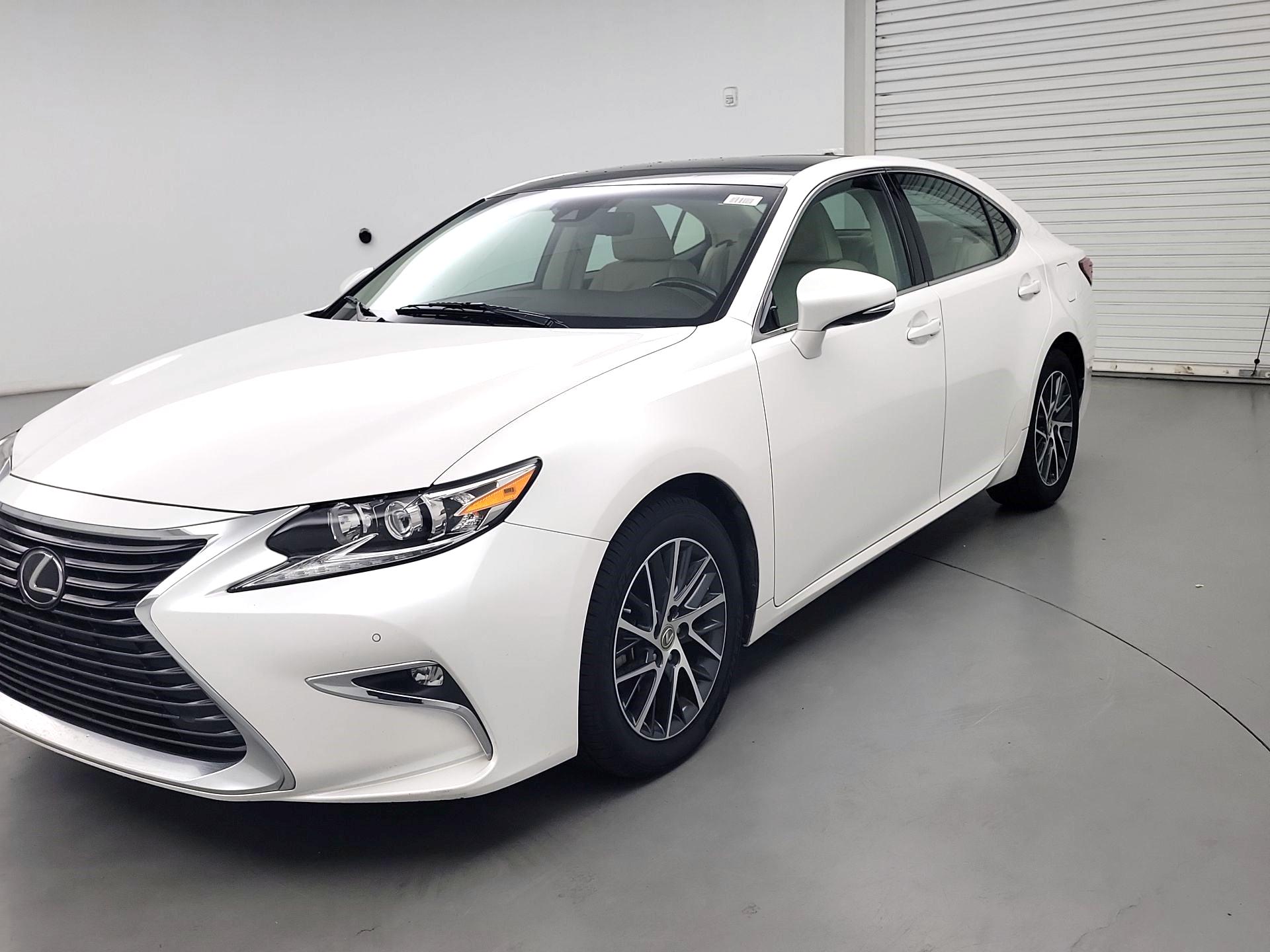 Thumbnail: 2017 Lexus ES - 3
