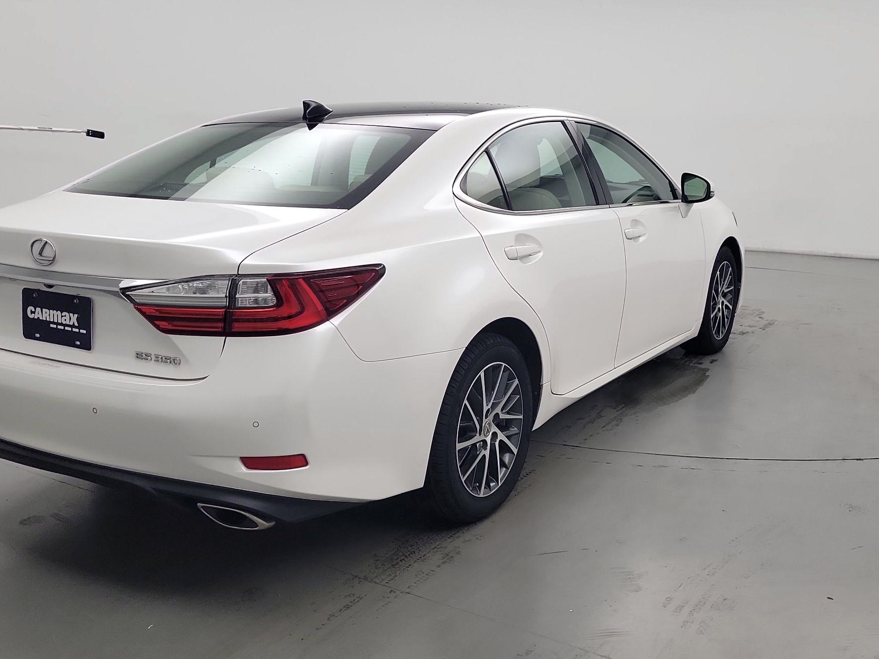 Thumbnail: 2017 Lexus ES - 5