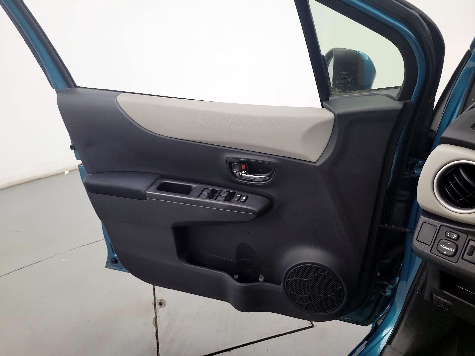 Thumbnail: 2014 Toyota Yaris - 12