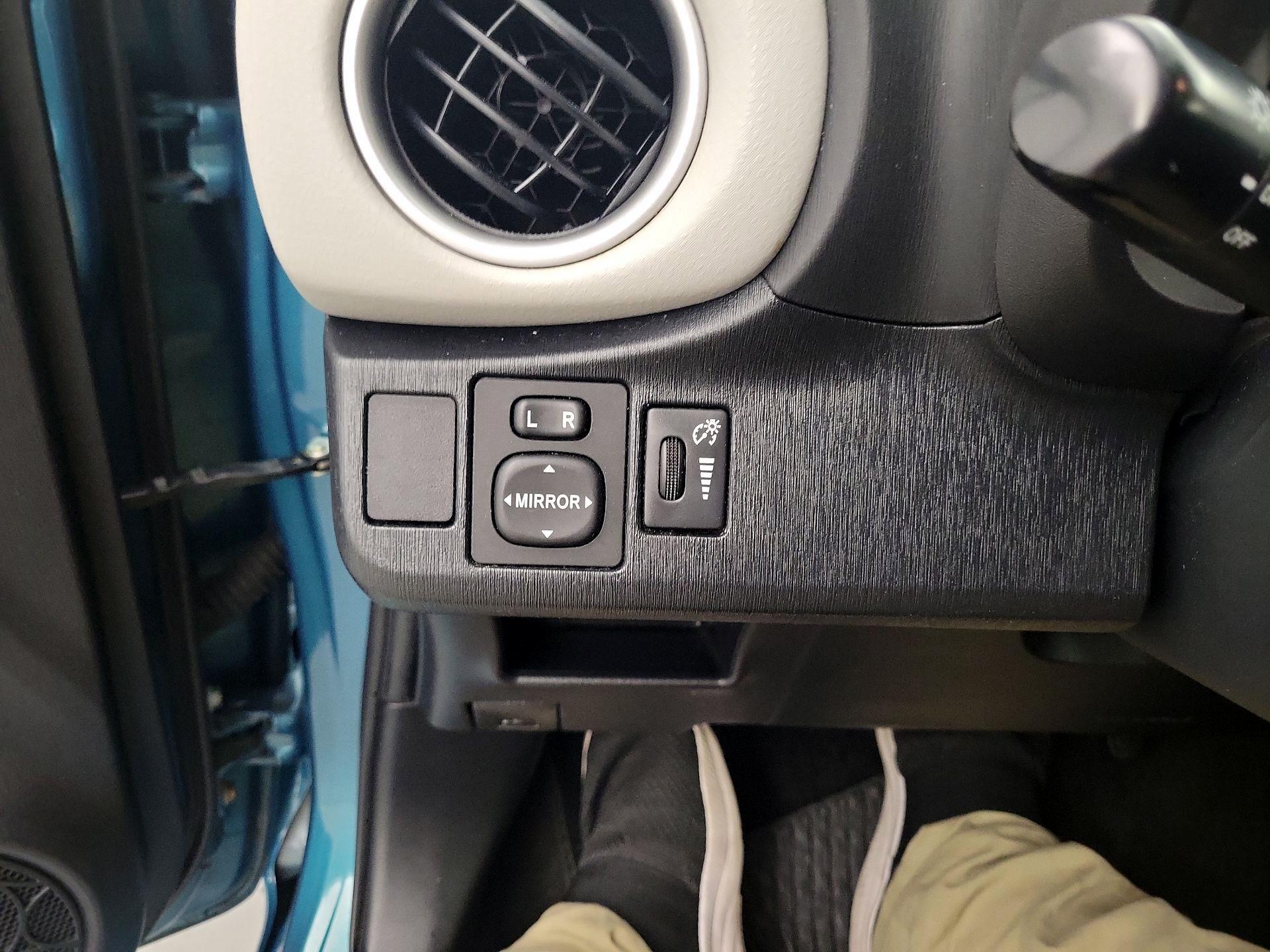 Thumbnail: 2014 Toyota Yaris - 13