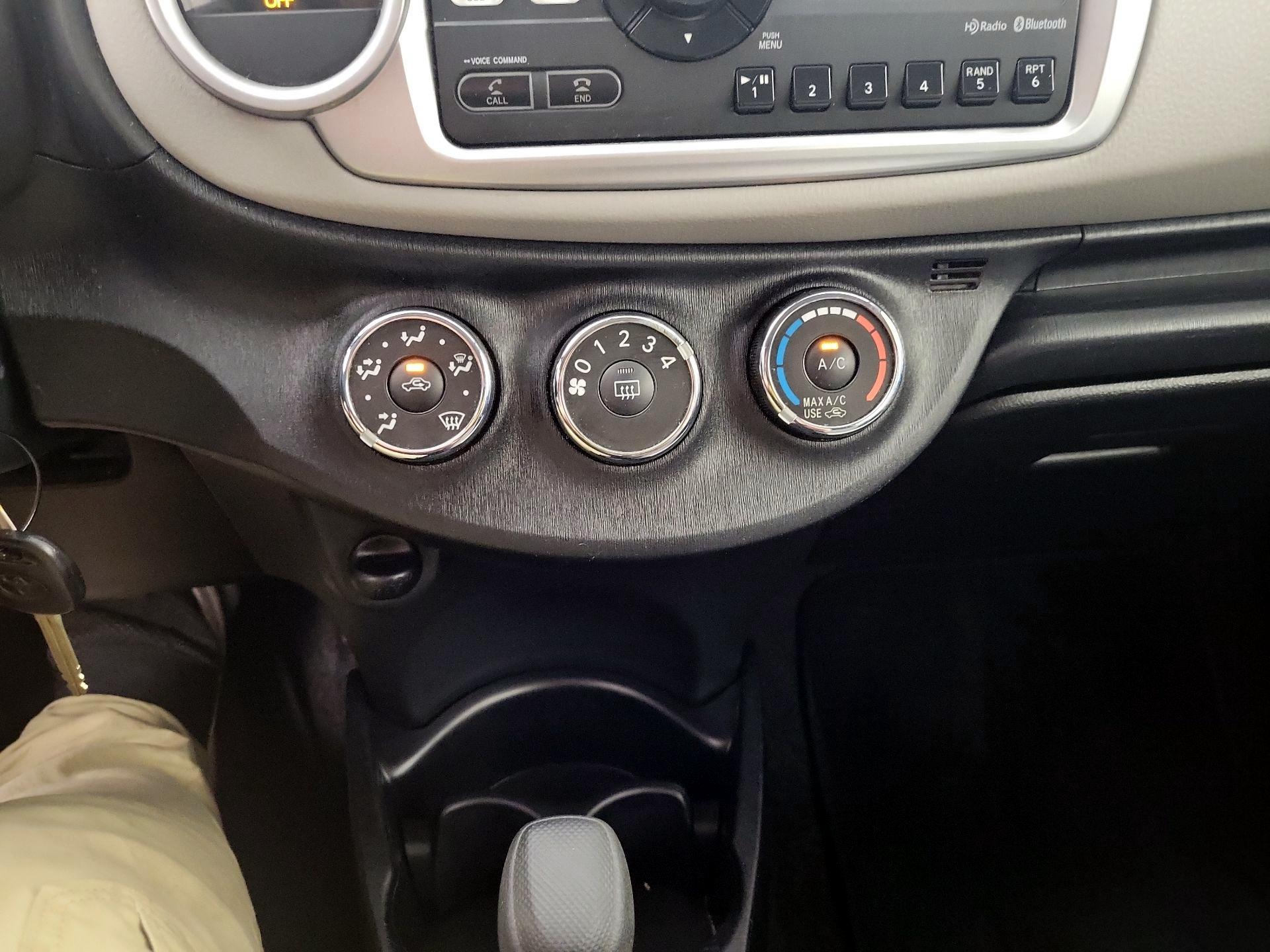 Thumbnail: 2014 Toyota Yaris - 15