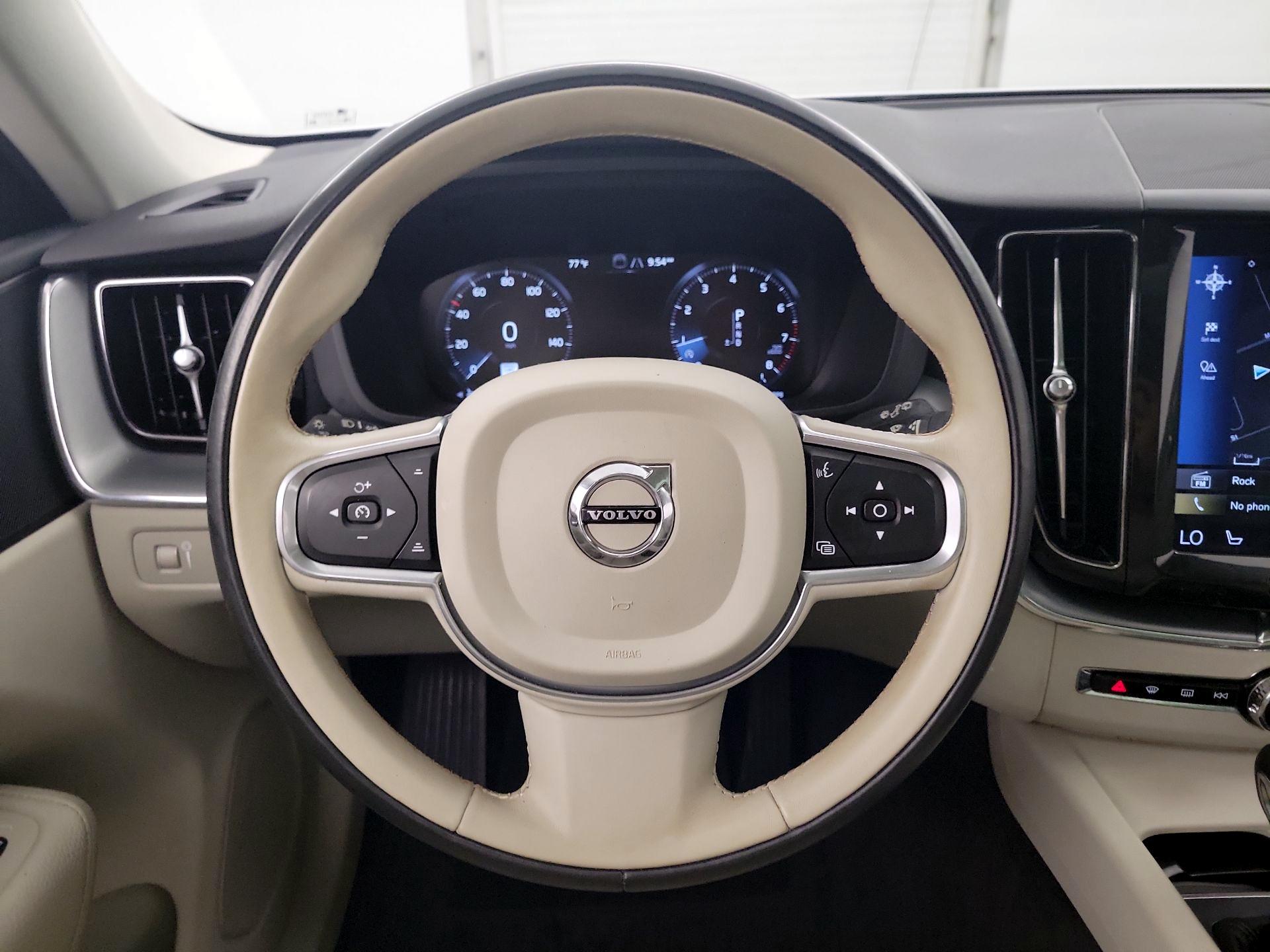 Thumbnail: 2018 Volvo XC60 - 10