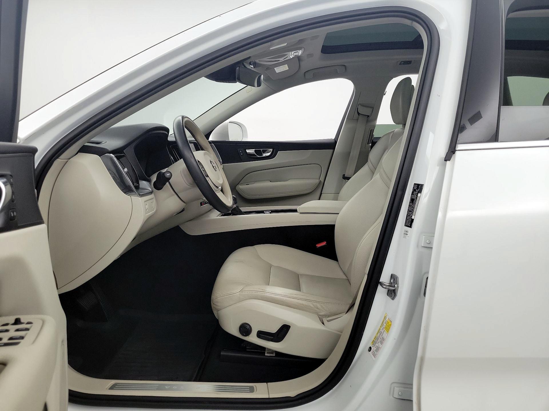 Thumbnail: 2018 Volvo XC60 - 11