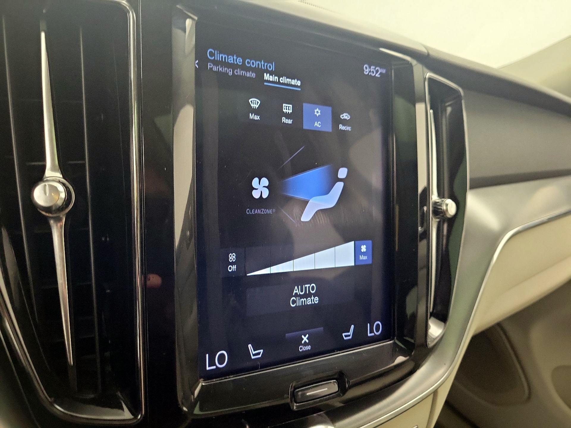 Thumbnail: 2018 Volvo XC60 - 17