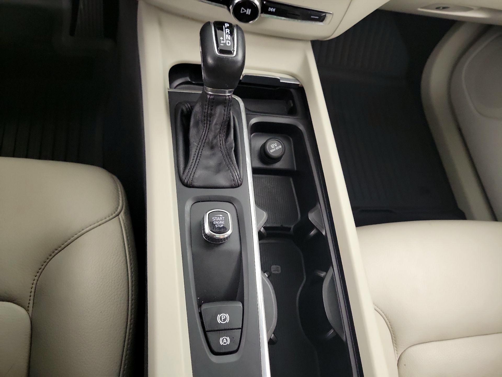 Thumbnail: 2018 Volvo XC60 - 18