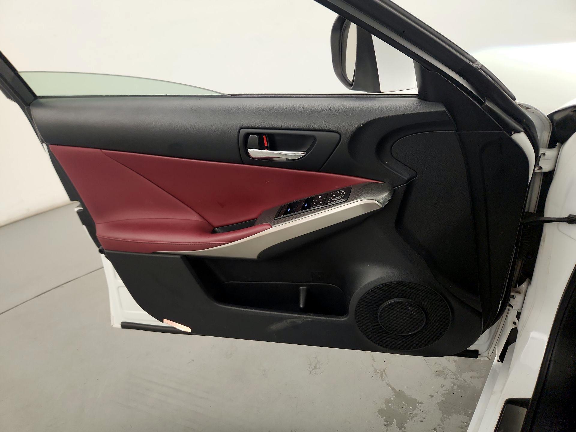 Thumbnail: 2015 Lexus IS - 12
