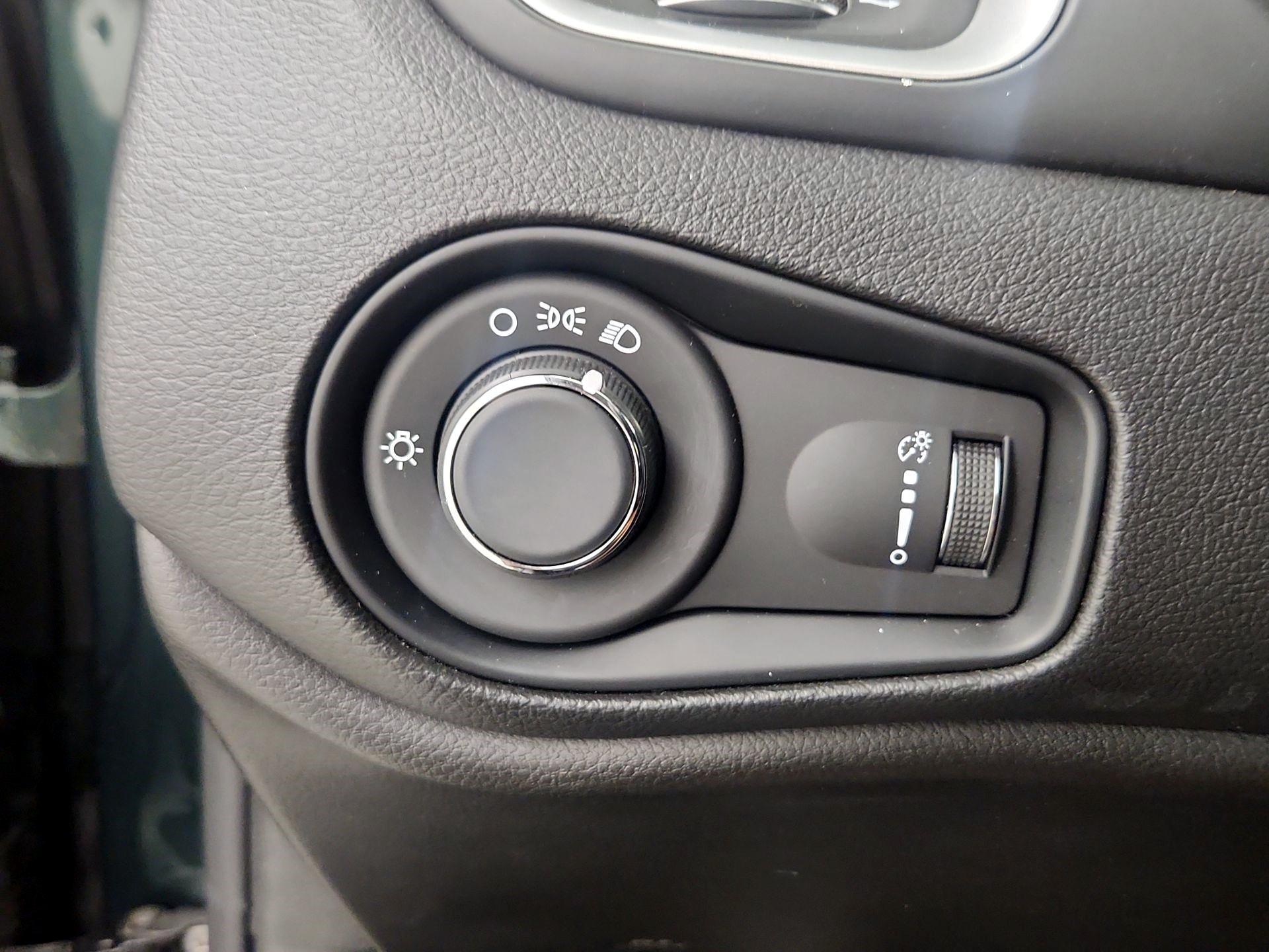 Thumbnail: 2021 Jeep Renegade - 13