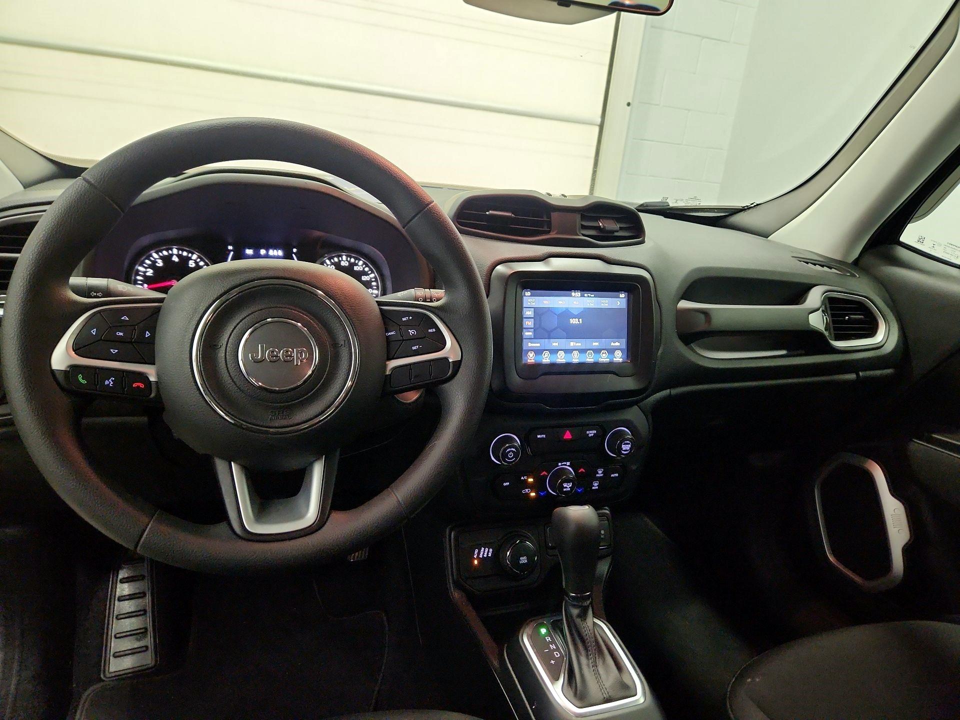 Thumbnail: 2019 Jeep Renegade - 9