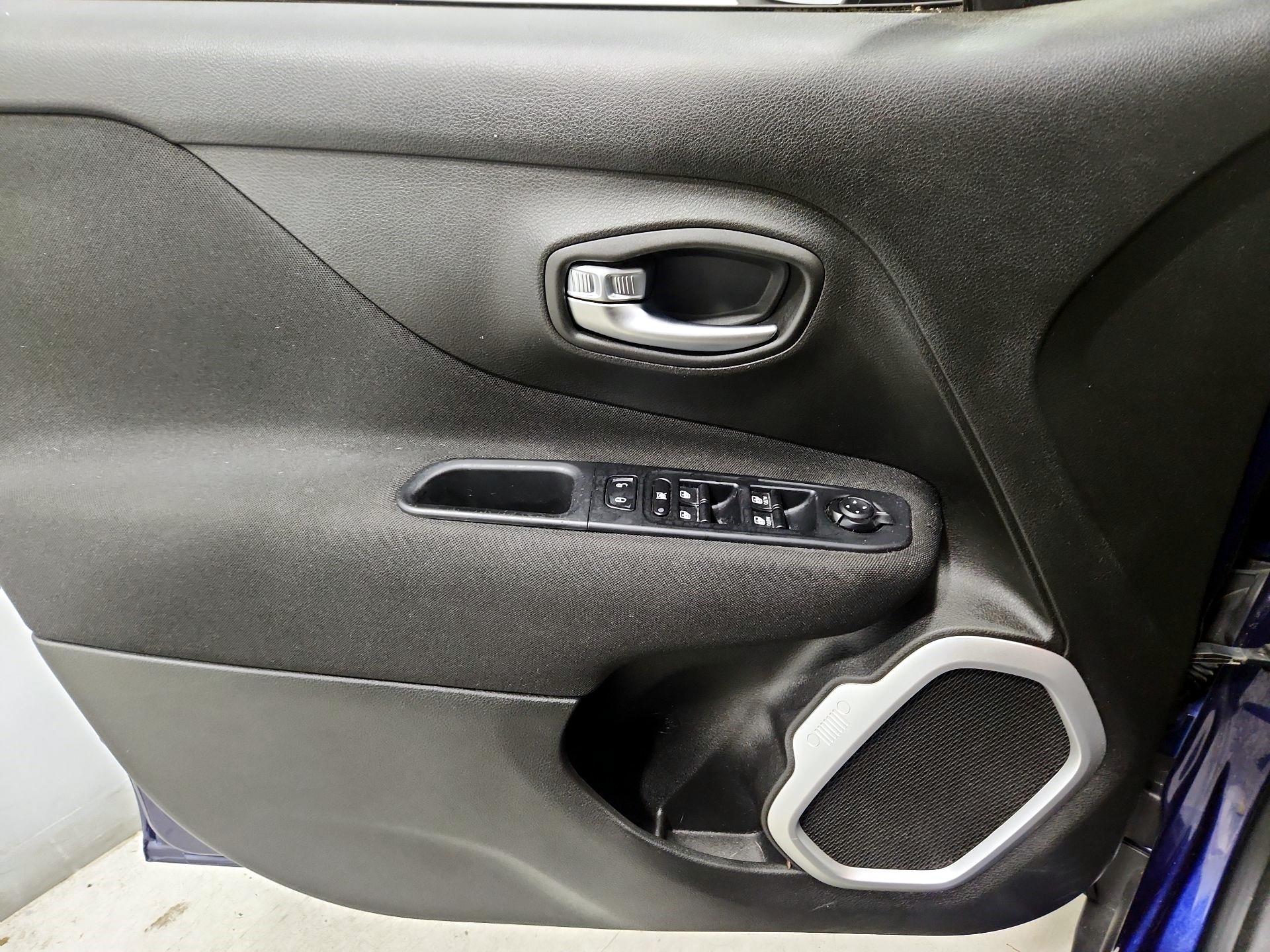 Thumbnail: 2019 Jeep Renegade - 12