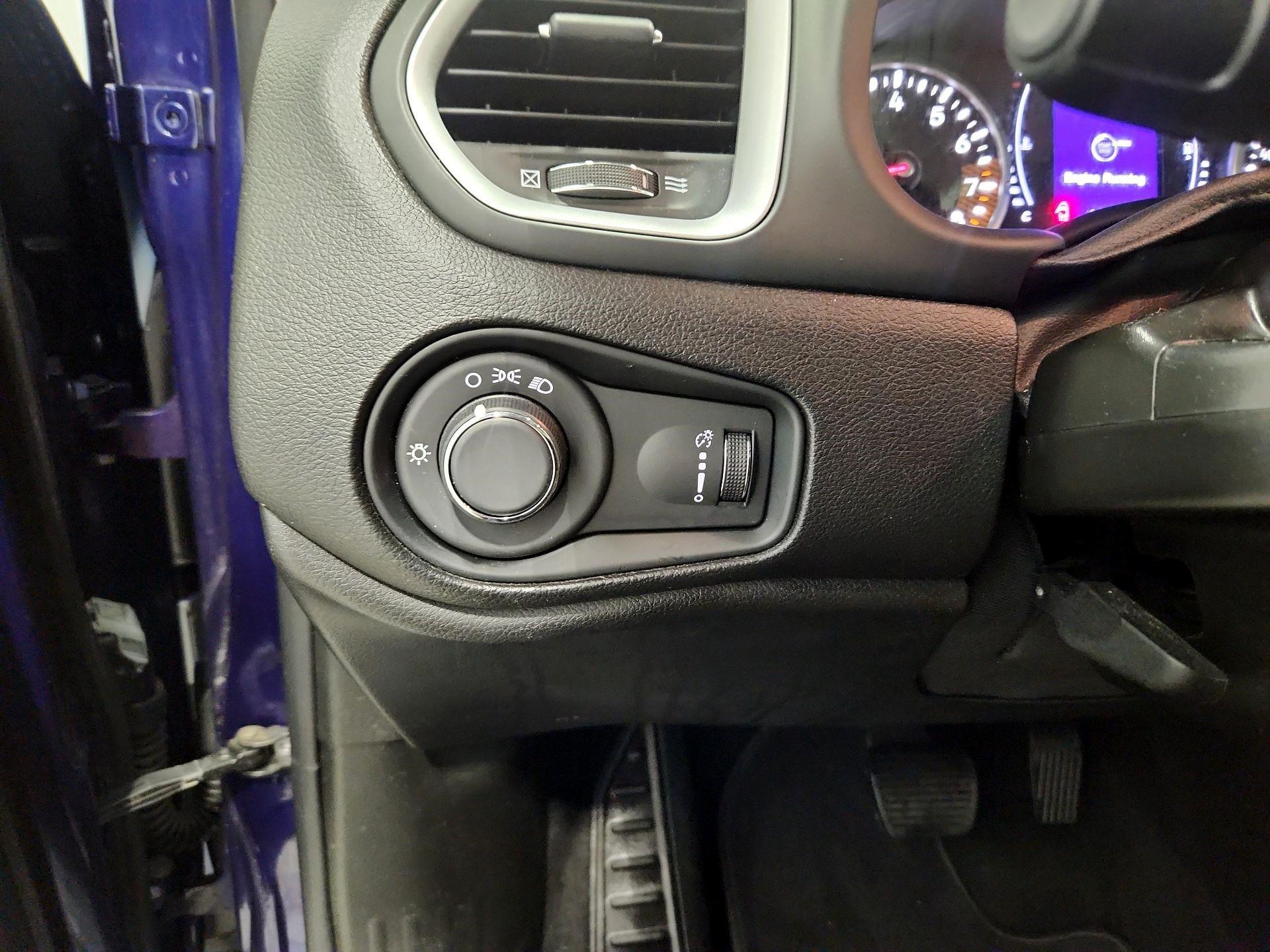 Thumbnail: 2019 Jeep Renegade - 13