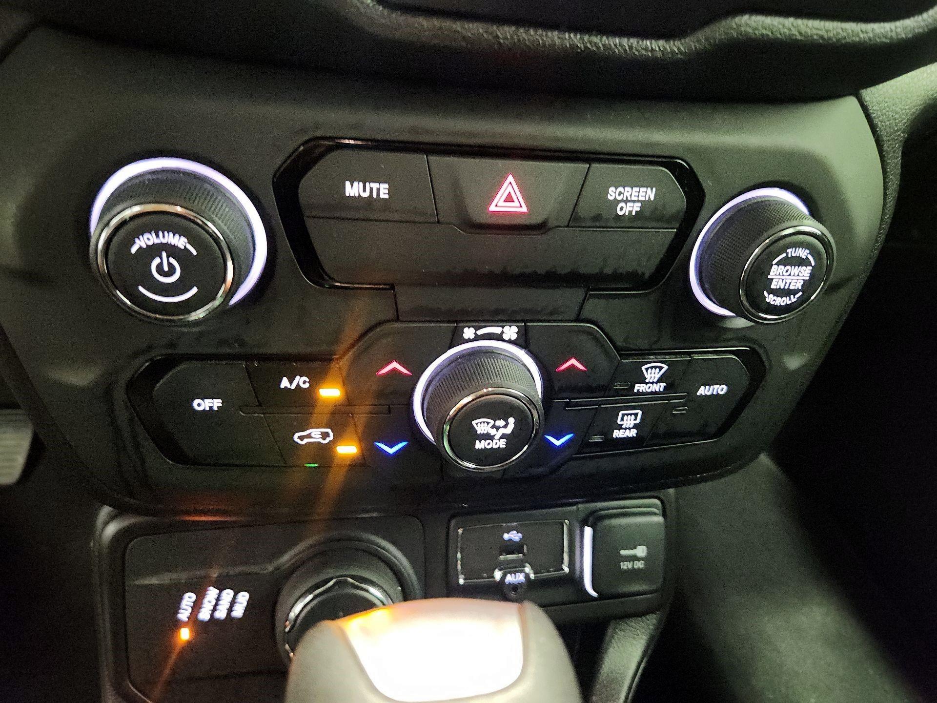 Thumbnail: 2019 Jeep Renegade - 16