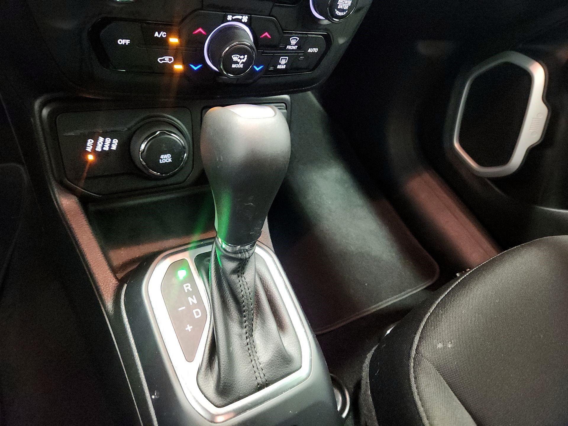 Thumbnail: 2019 Jeep Renegade - 17