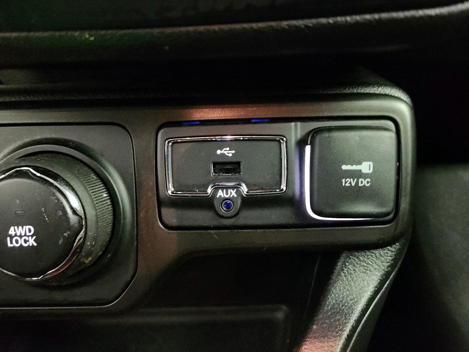 Thumbnail: 2019 Jeep Renegade - 18