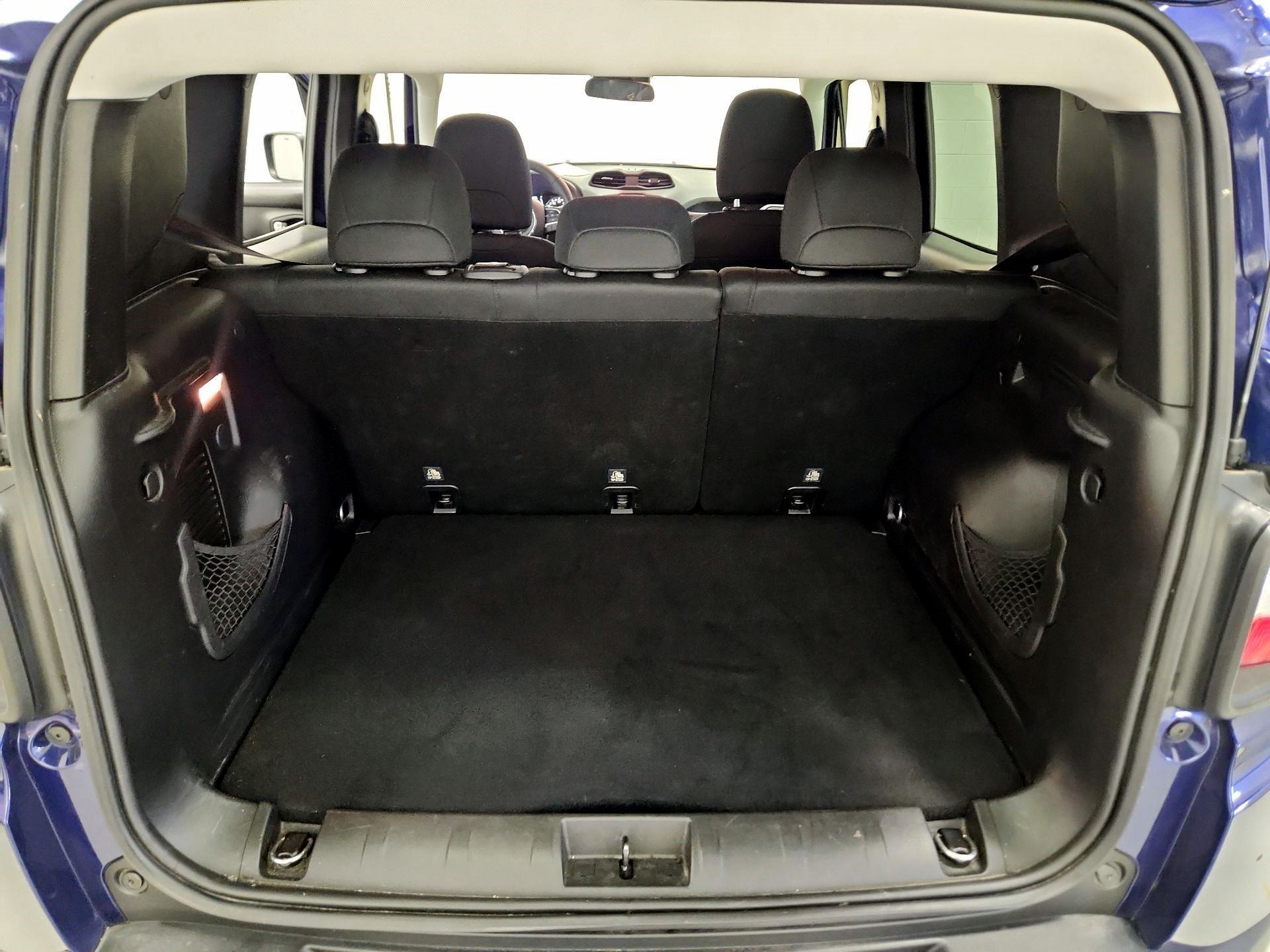 Thumbnail: 2019 Jeep Renegade - 20