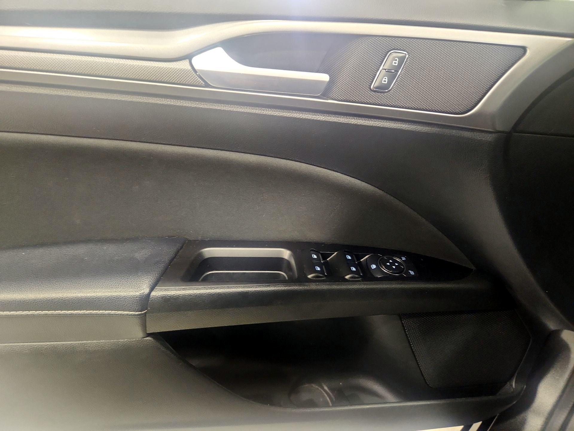 Thumbnail: 2017 Ford Fusion - 12