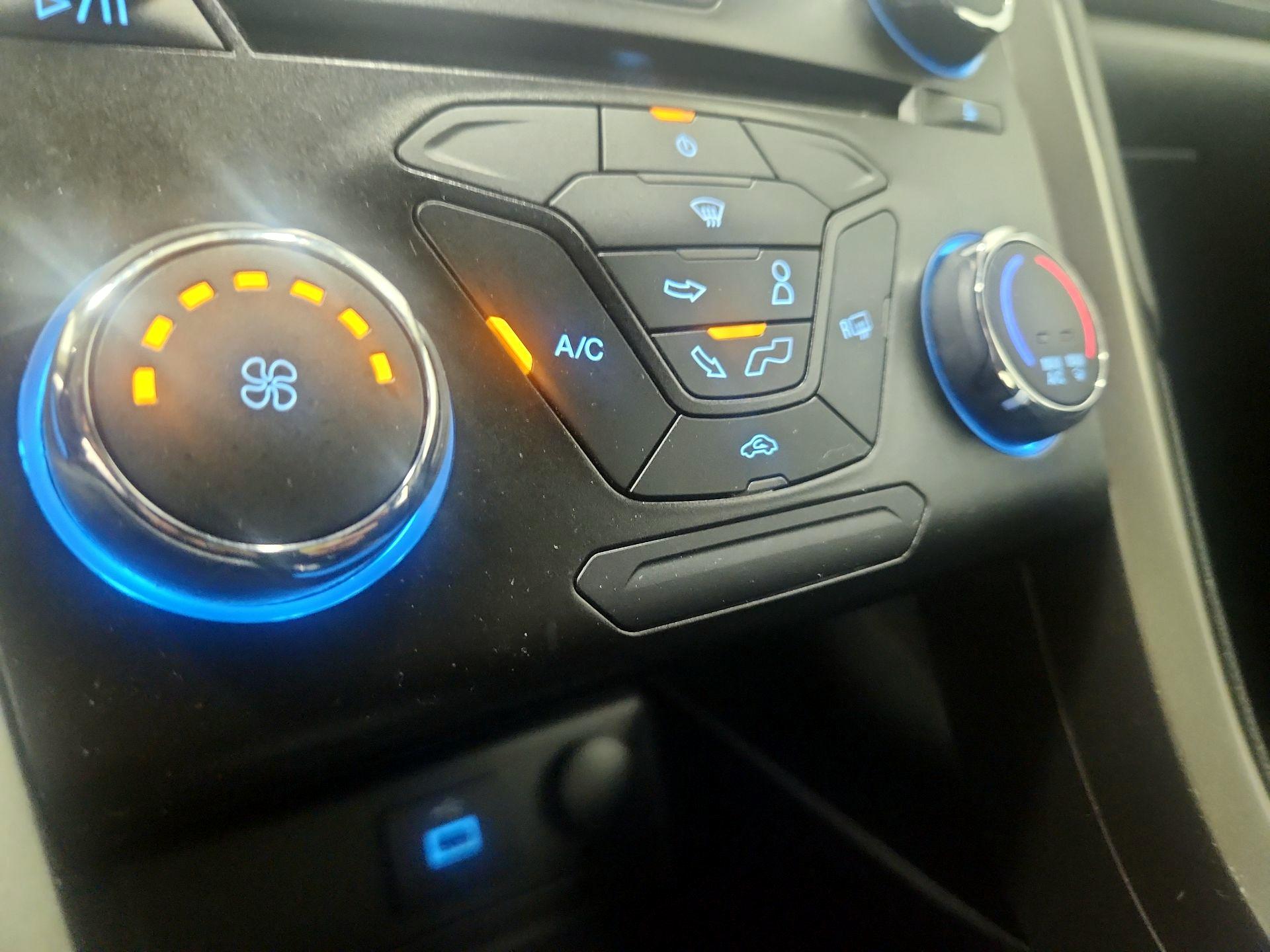 Thumbnail: 2017 Ford Fusion - 16