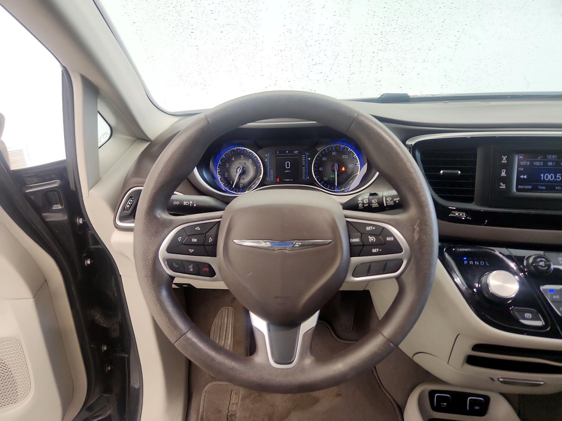Thumbnail: 2017 Chrysler Pacifica - 10