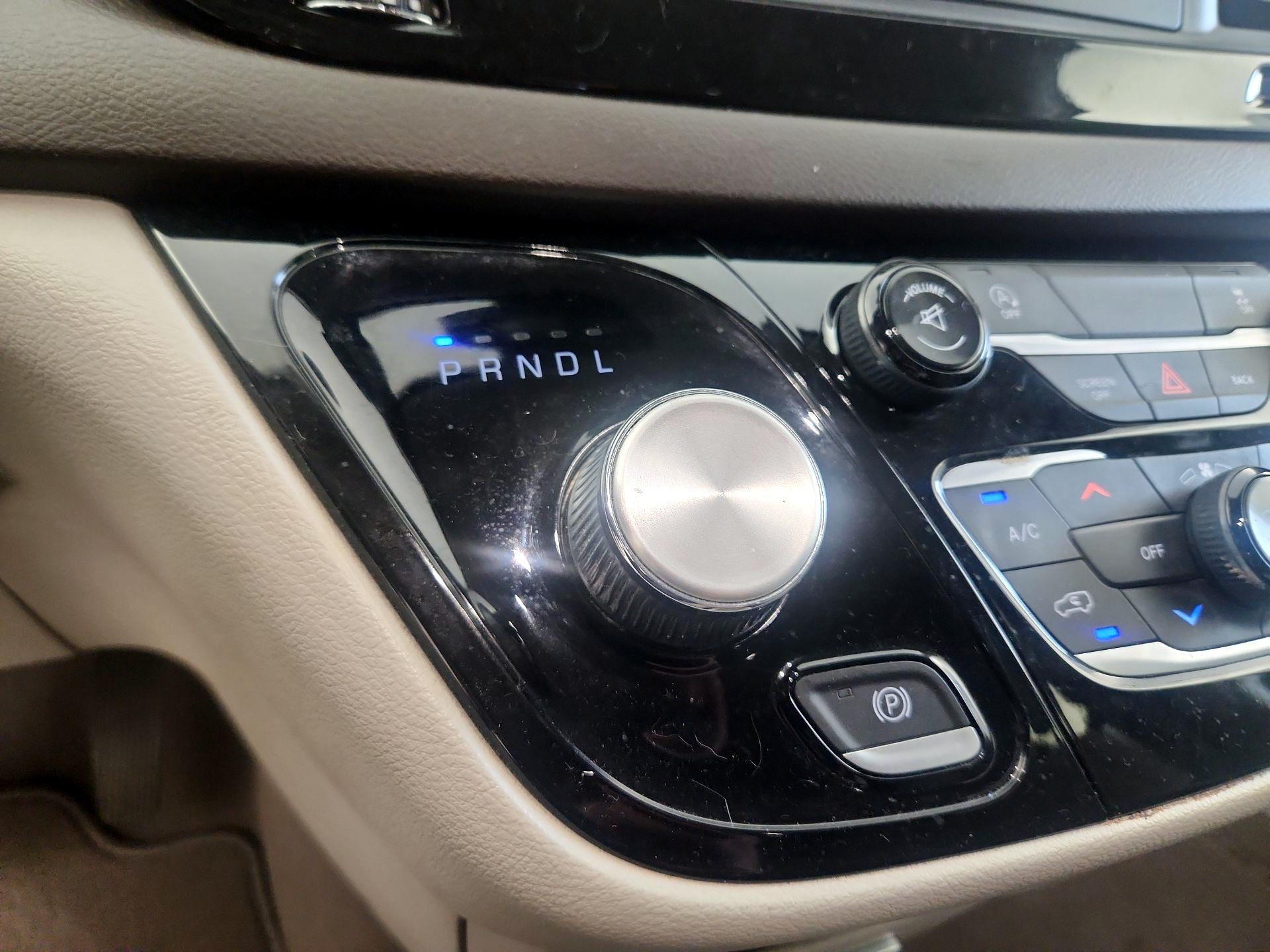 Thumbnail: 2017 Chrysler Pacifica - 17
