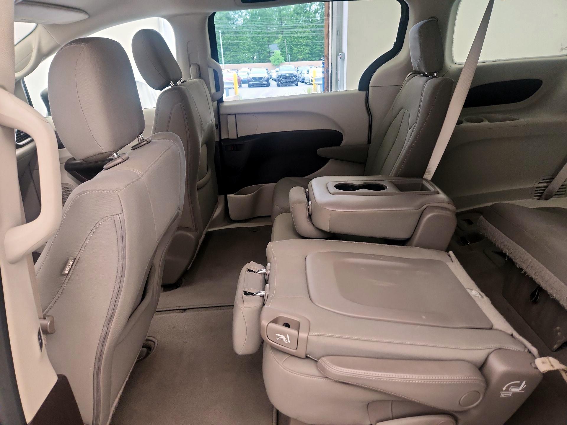 Thumbnail: 2017 Chrysler Pacifica - 19