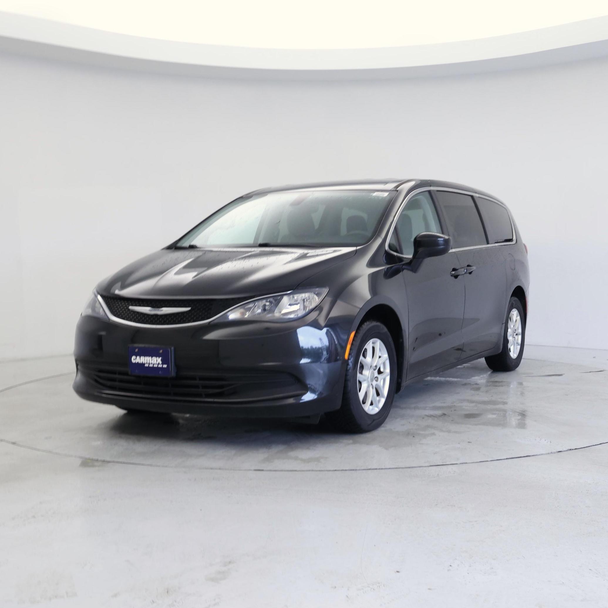Thumbnail: 2017 Chrysler Pacifica - 4