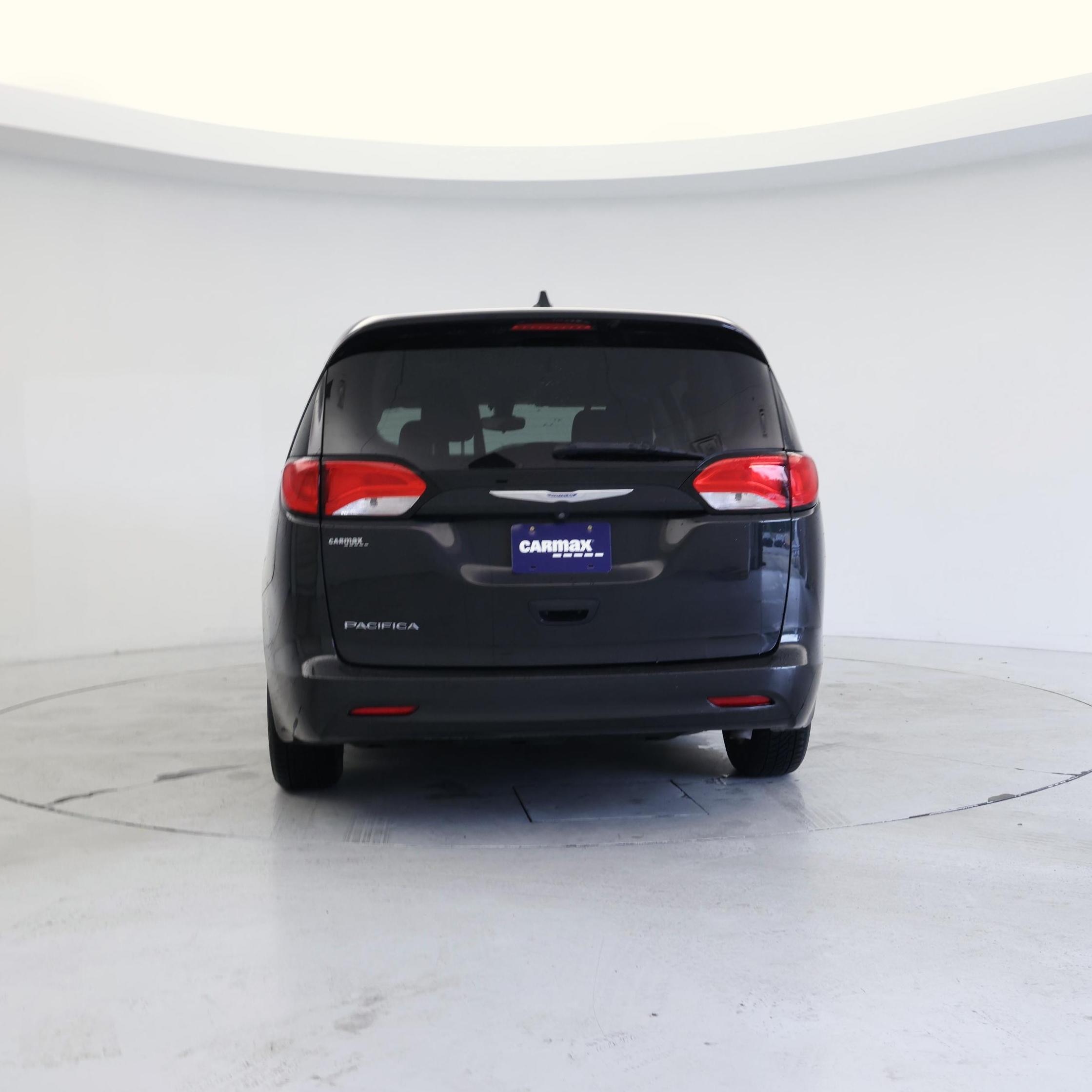 Thumbnail: 2017 Chrysler Pacifica - 6