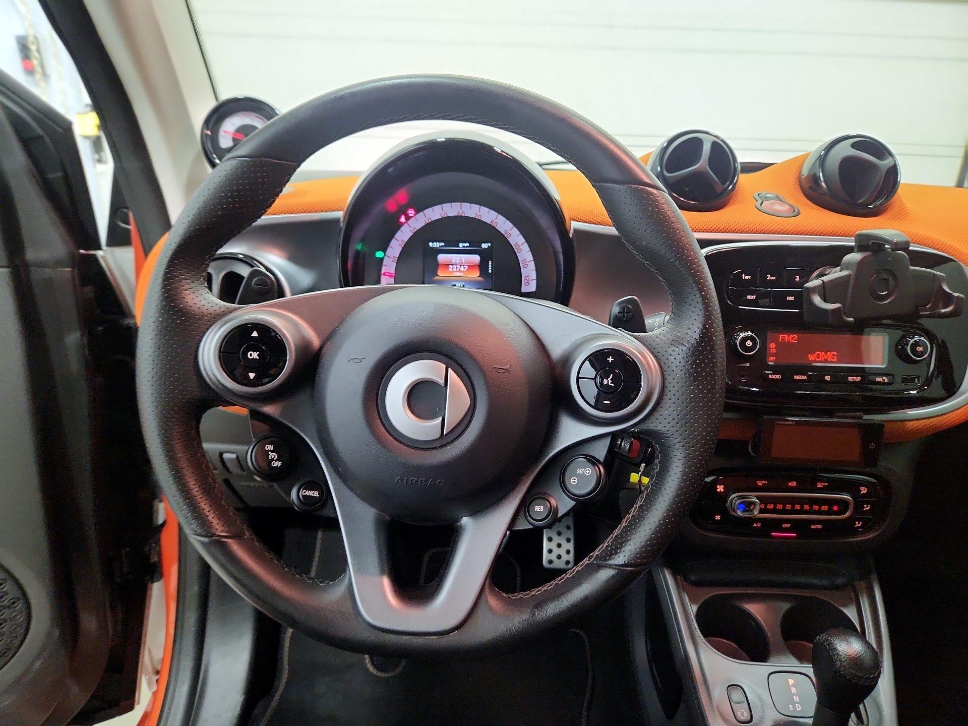 Thumbnail: 2016 smart fortwo - 9