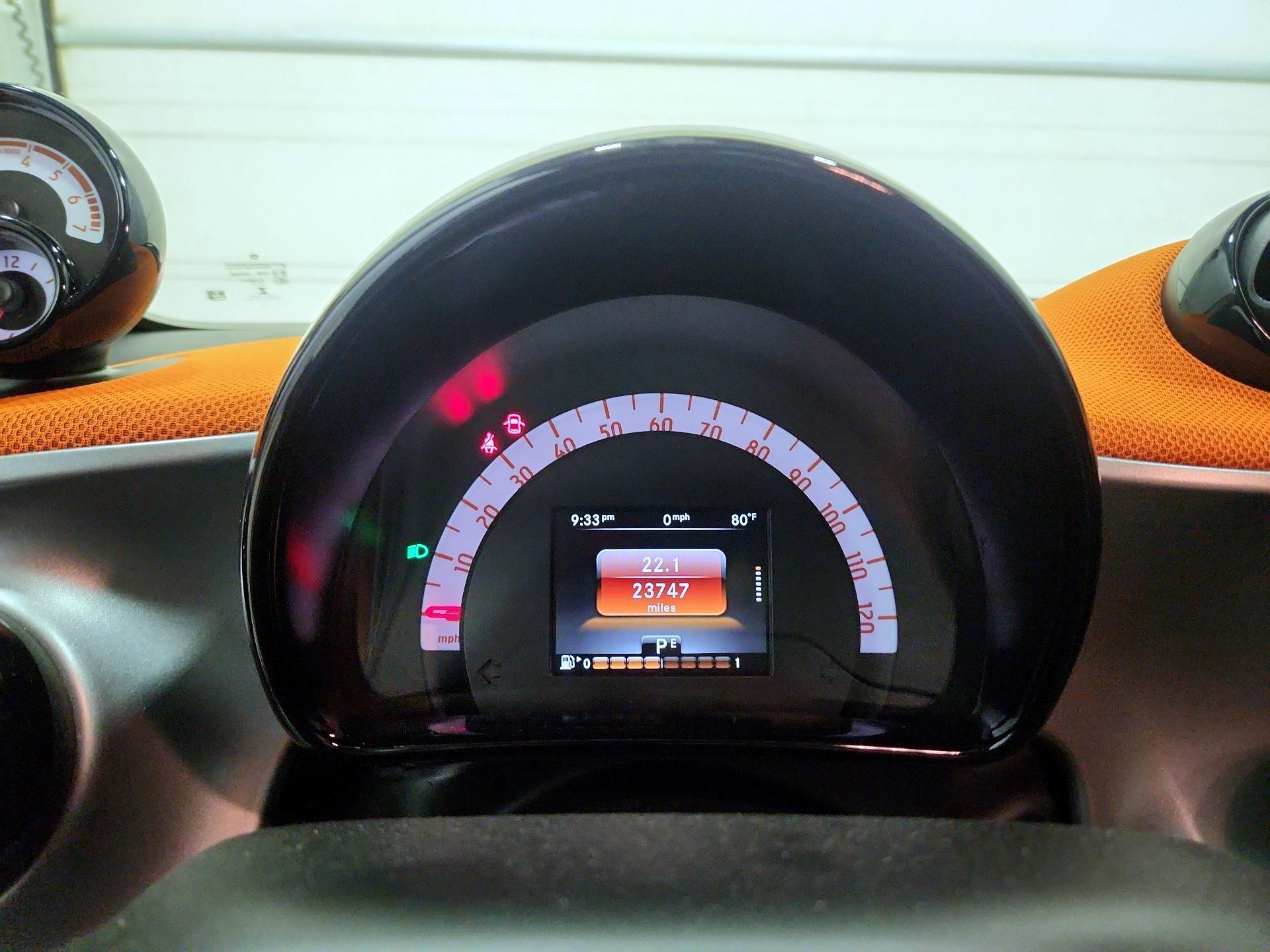 Thumbnail: 2016 smart fortwo - 10