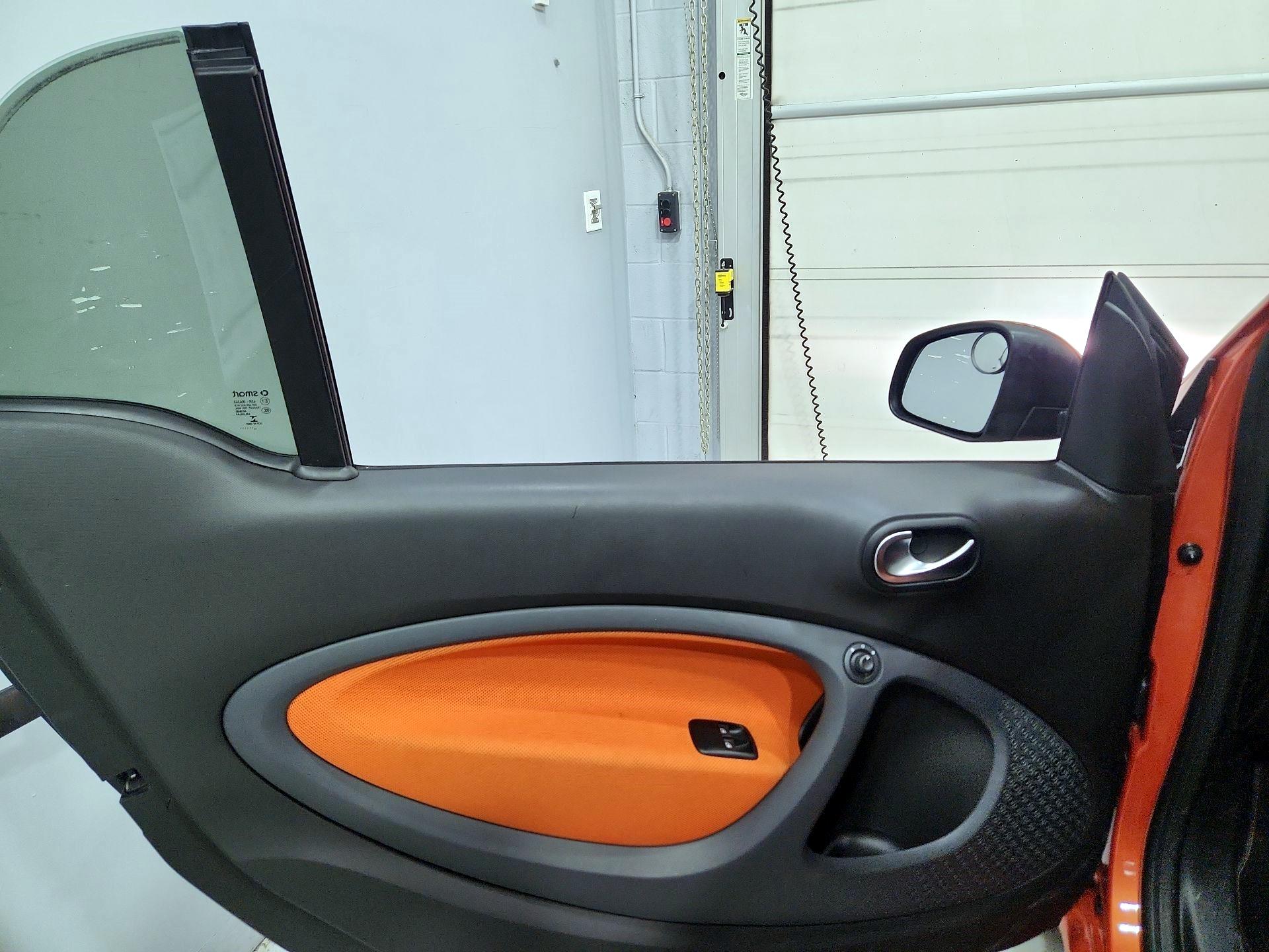 Thumbnail: 2016 smart fortwo - 12