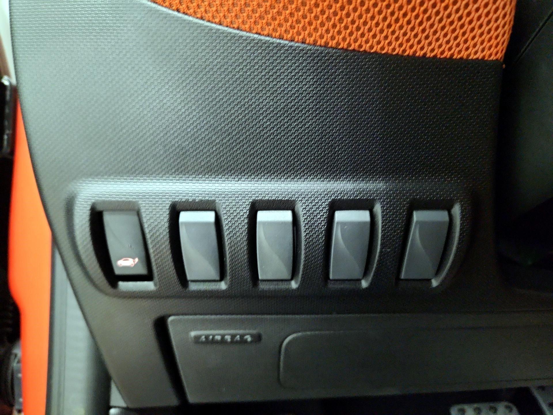 Thumbnail: 2016 smart fortwo - 14