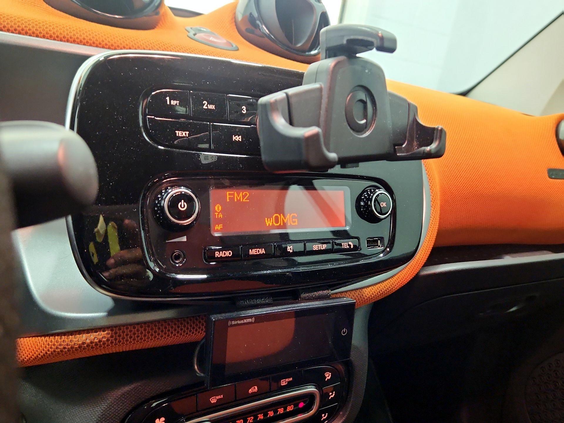 Thumbnail: 2016 smart fortwo - 15
