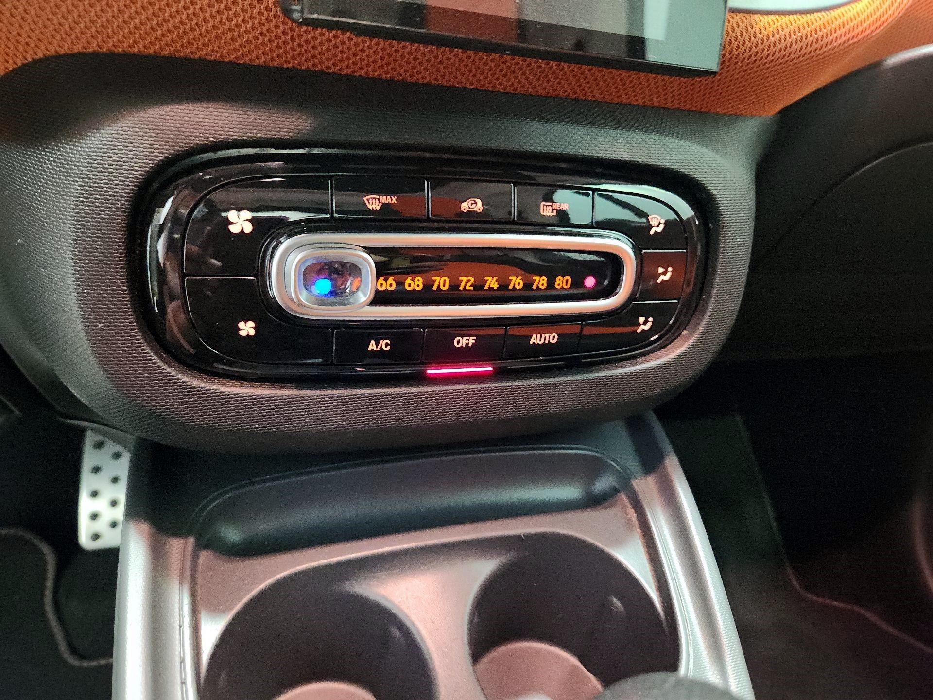 Thumbnail: 2016 smart fortwo - 16