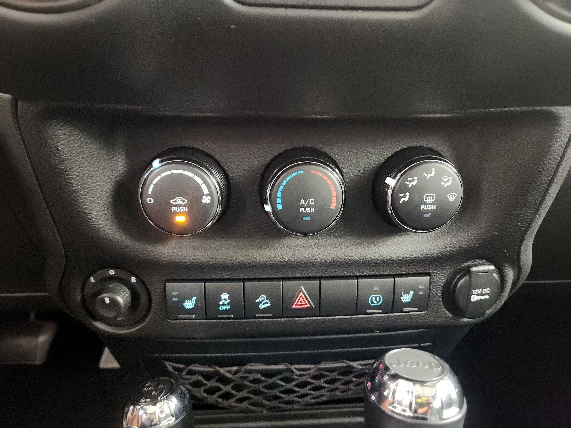 Thumbnail: 2018 Jeep Wrangler - 14