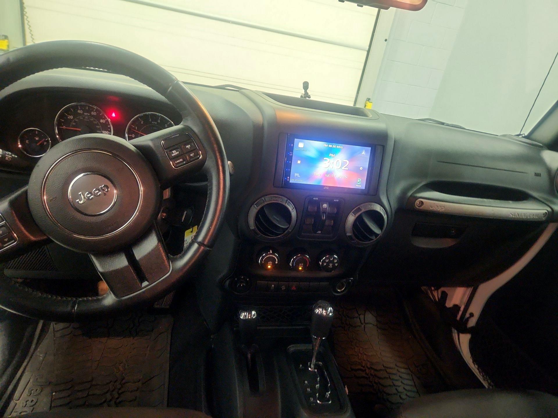 Thumbnail: 2016 Jeep Wrangler - 9
