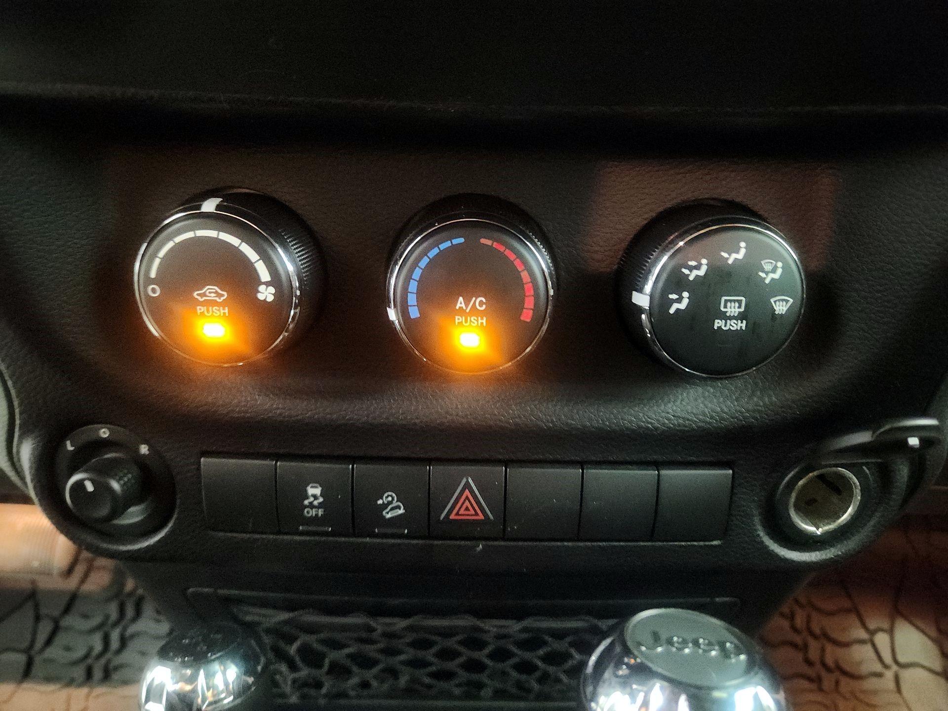 Thumbnail: 2016 Jeep Wrangler - 15