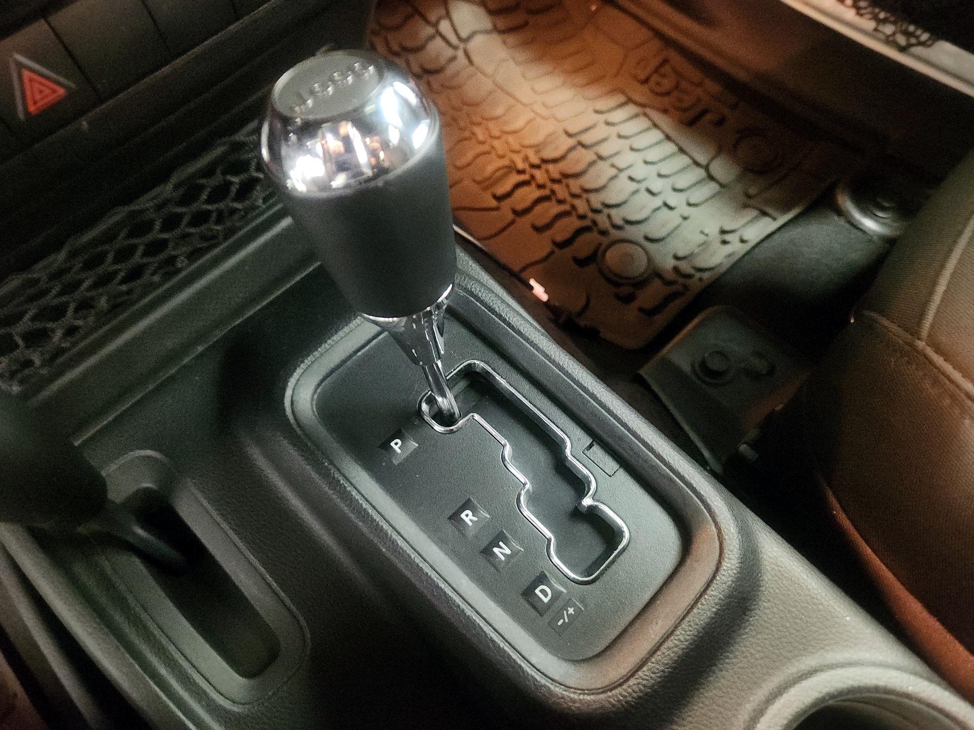 Thumbnail: 2016 Jeep Wrangler - 16